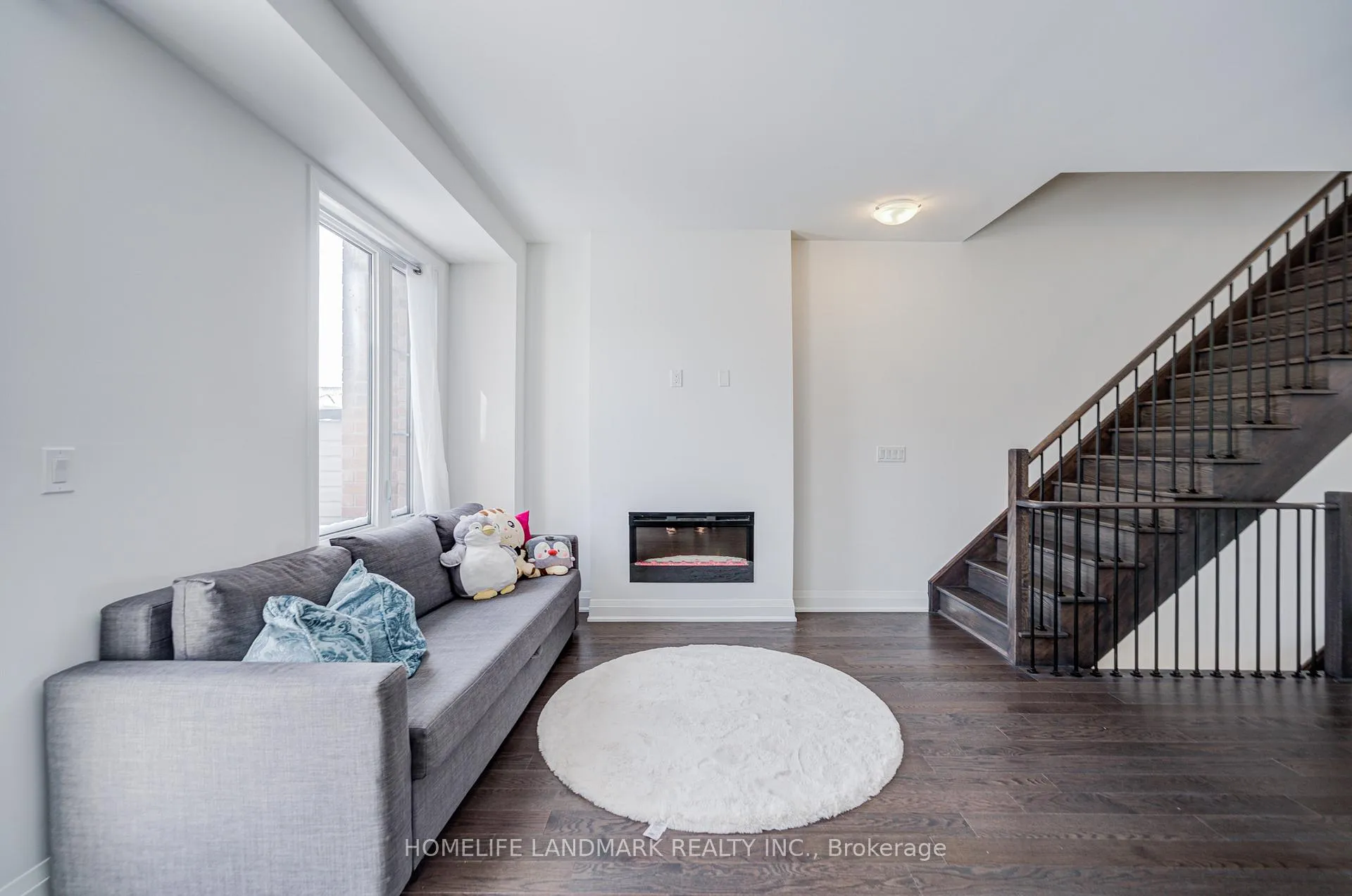 Photo 2 of 14 Carole Bell Way, Markham, Wismer — HOMEH