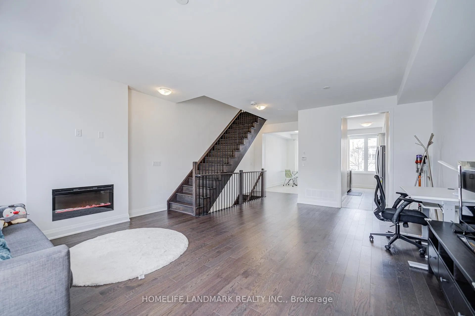 Photo 3 of 14 Carole Bell Way, Markham, Wismer — HOMEH