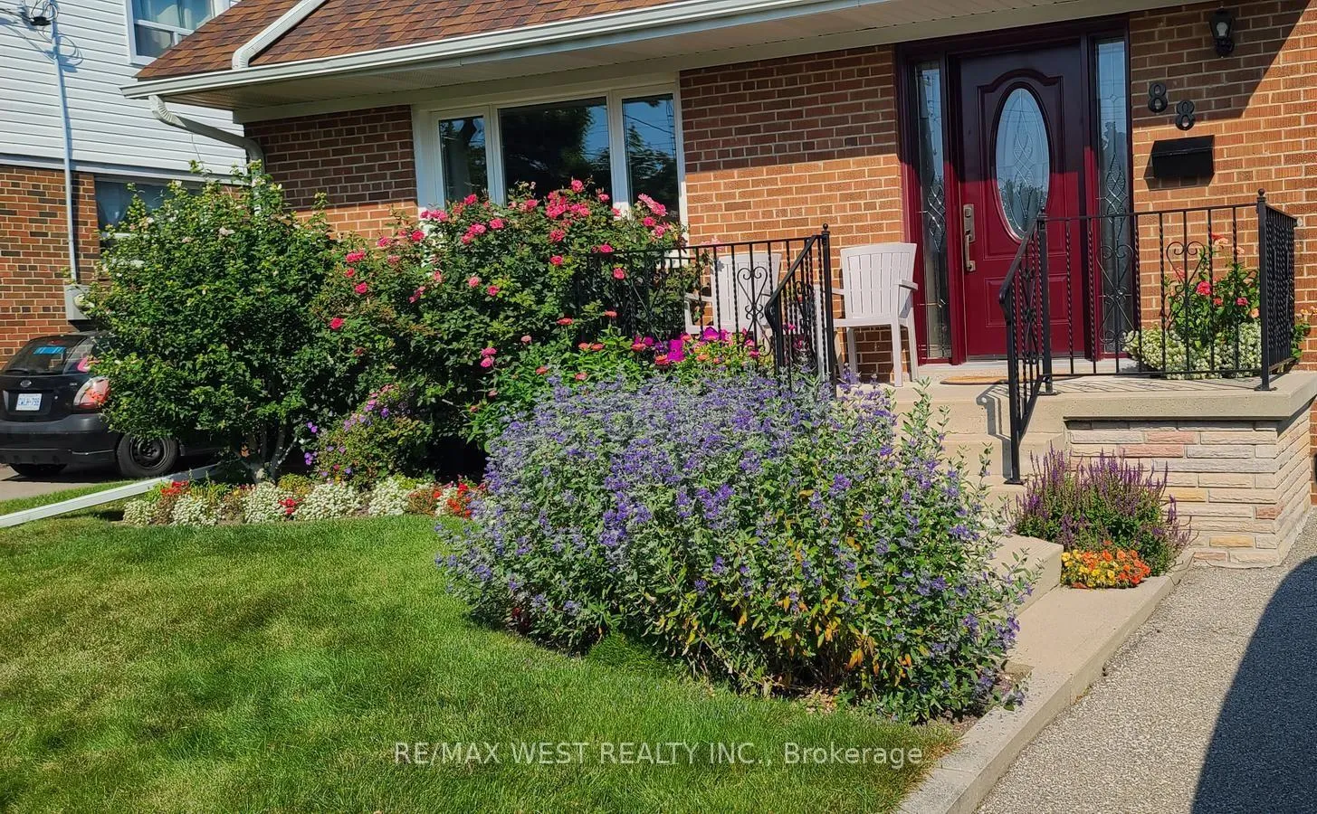 Photo 2 of 88 Redwater Drive, Etobicoke, Rexdale-Kipling — HOMEH