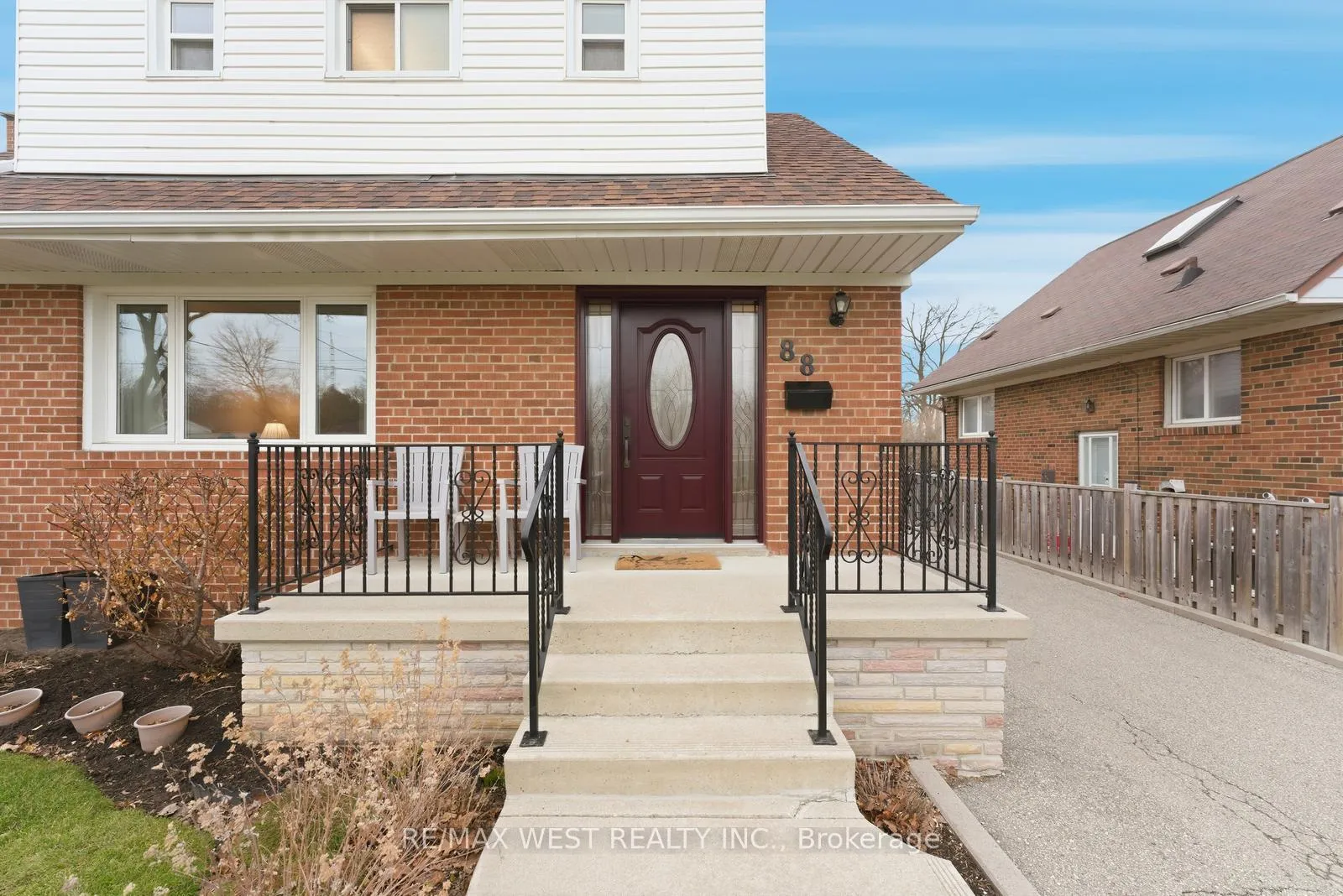 Photo 3 of 88 Redwater Drive, Etobicoke, Rexdale-Kipling — HOMEH