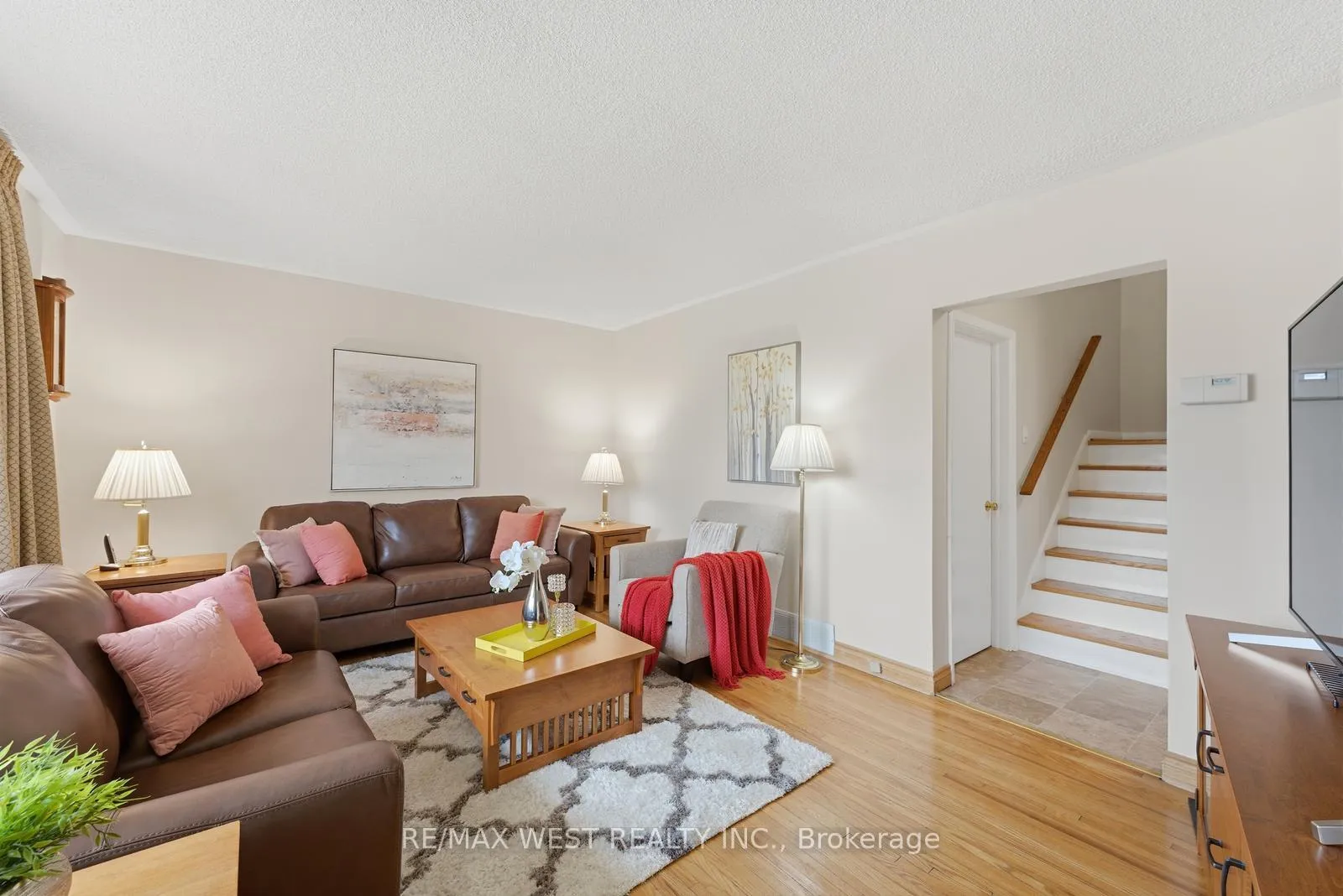Photo 5 of 88 Redwater Drive, Etobicoke, Rexdale-Kipling — HOMEH