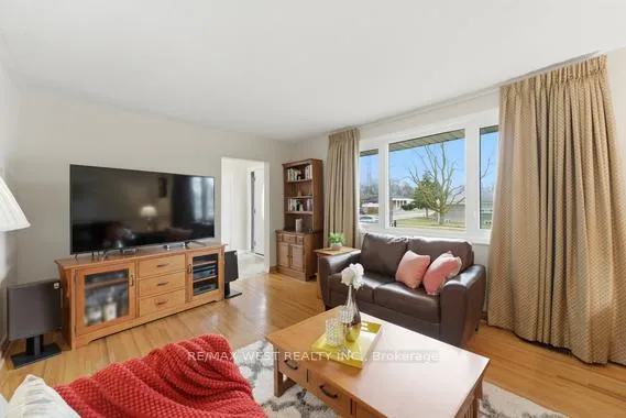 Photo 6 of 88 Redwater Drive, Etobicoke, Rexdale-Kipling — HOMEH