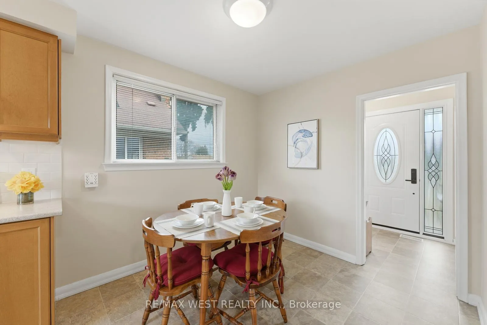 Photo 10 of 88 Redwater Drive, Etobicoke, Rexdale-Kipling — HOMEH