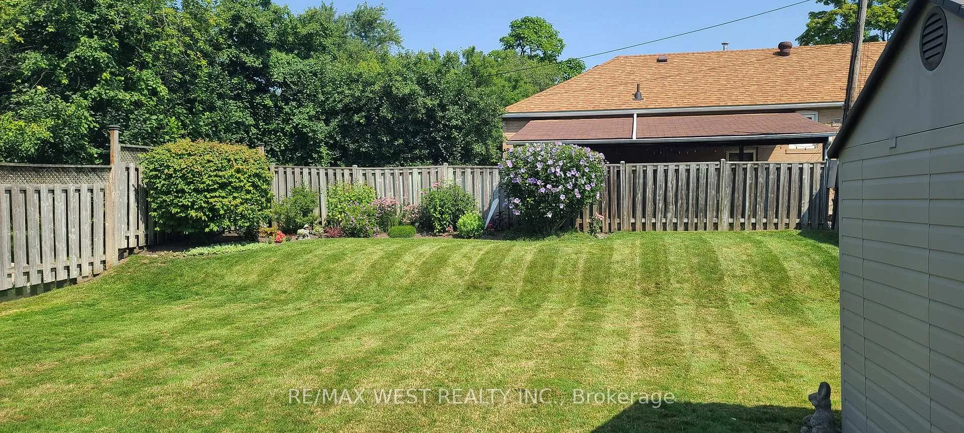 Photo 25 of 88 Redwater Drive, Etobicoke, Rexdale-Kipling — HOMEH