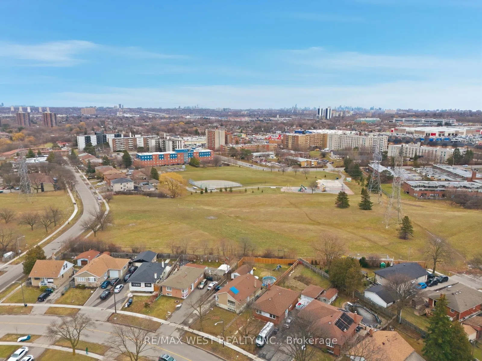 Photo 28 of 88 Redwater Drive, Etobicoke, Rexdale-Kipling — HOMEH