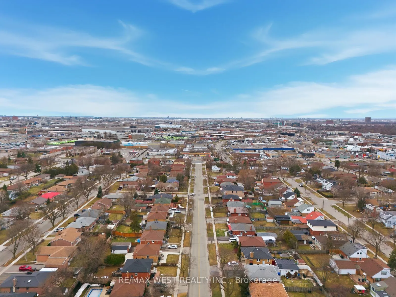 Photo 30 of 88 Redwater Drive, Etobicoke, Rexdale-Kipling — HOMEH