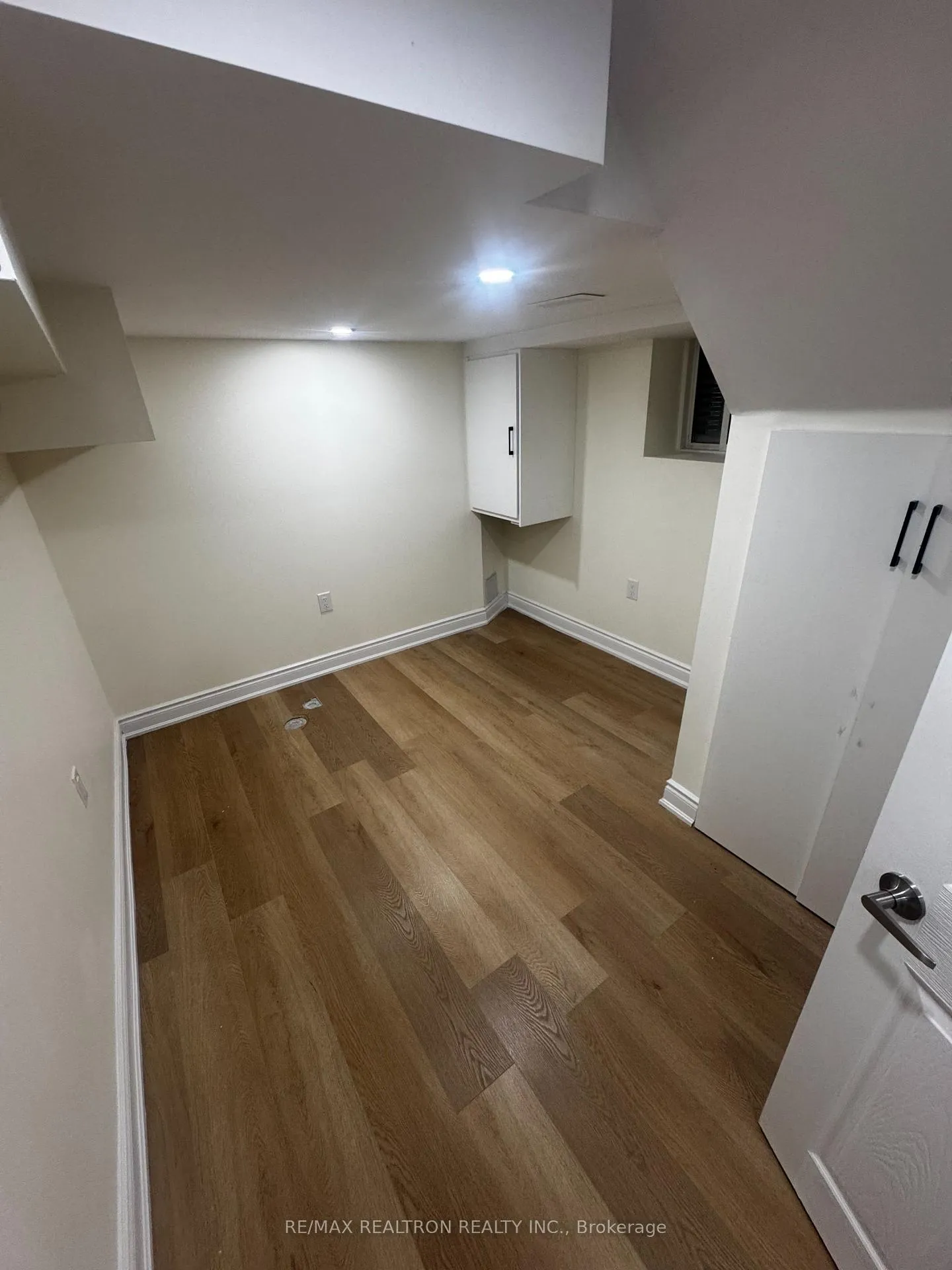 Photo 2 of Unit Basement, 10 Sewells Lane, Brampton, Fletcher's Meadow — HOMEH