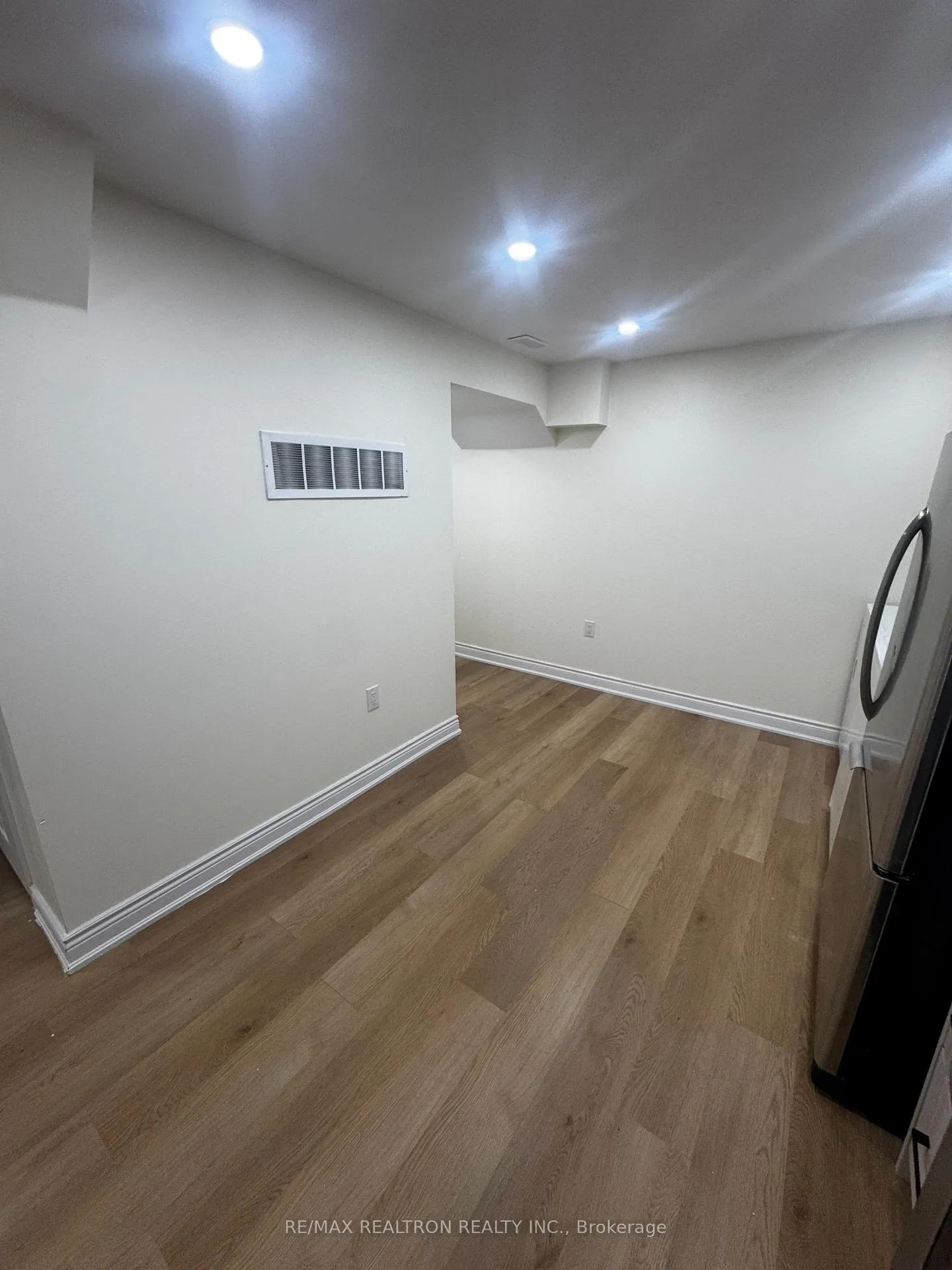 Photo 4 of Unit Basement, 10 Sewells Lane, Brampton, Fletcher's Meadow — HOMEH