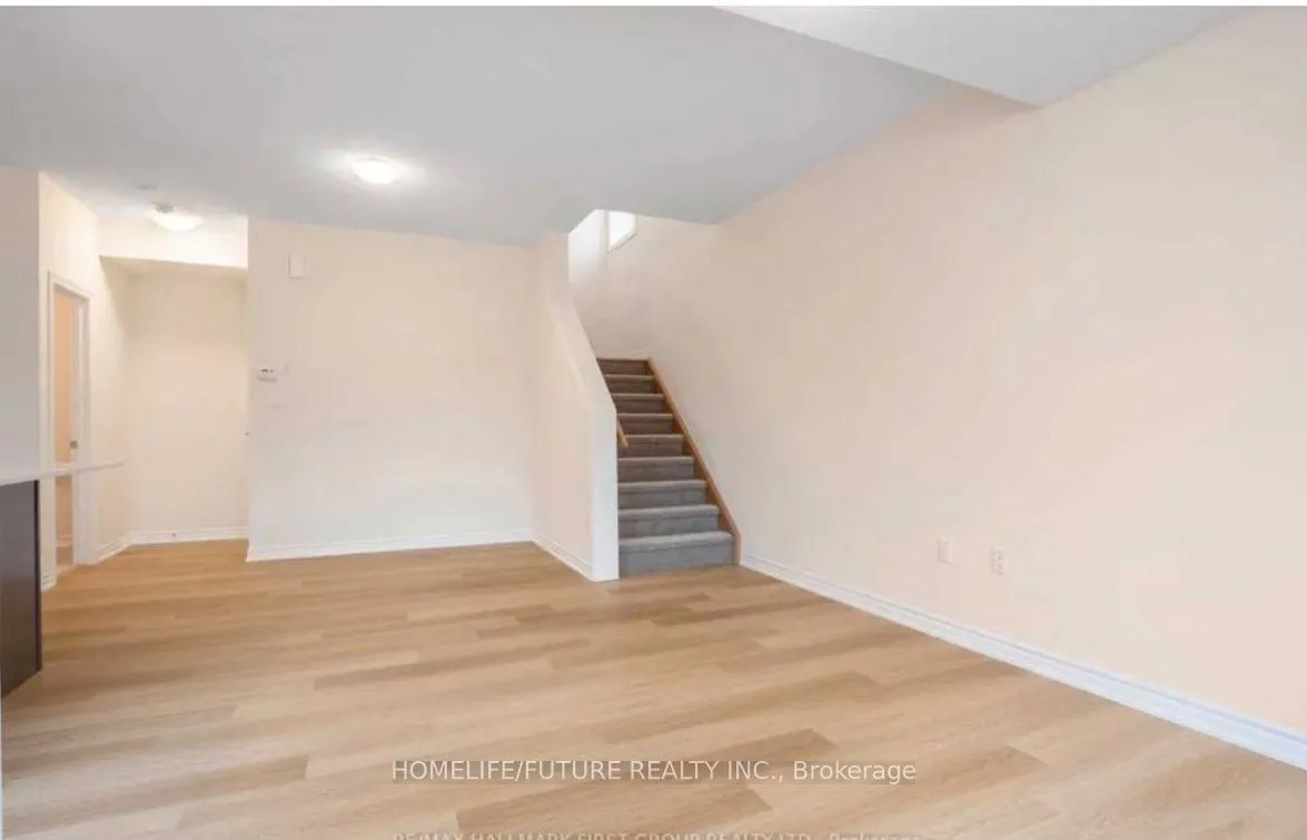 Photo 4 of Unit 3, 485 Beresford Path, Oshawa, Central — HOMEH
