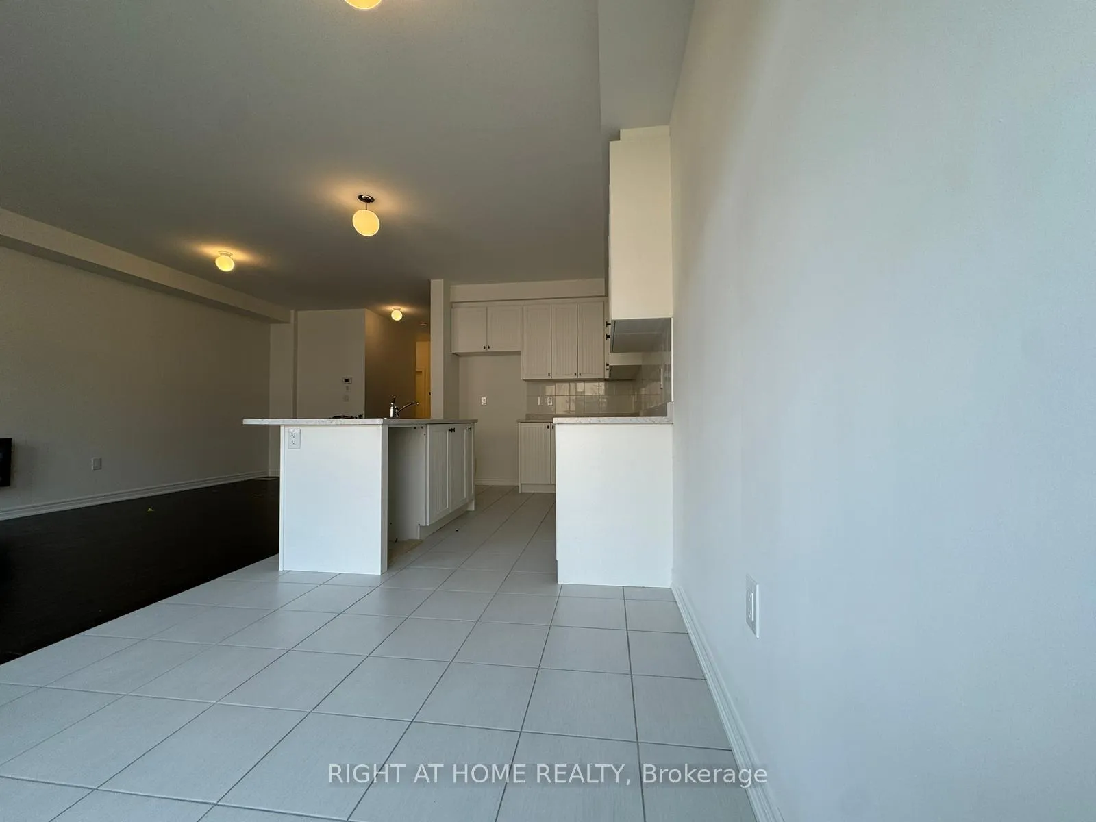 Photo 3 of 60 Singhampton Road, Vaughan, Kleinburg — HOMEH