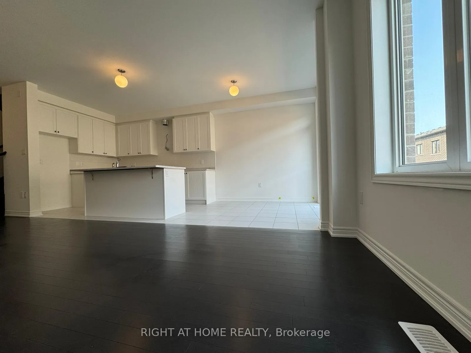 Photo 4 of 60 Singhampton Road, Vaughan, Kleinburg — HOMEH