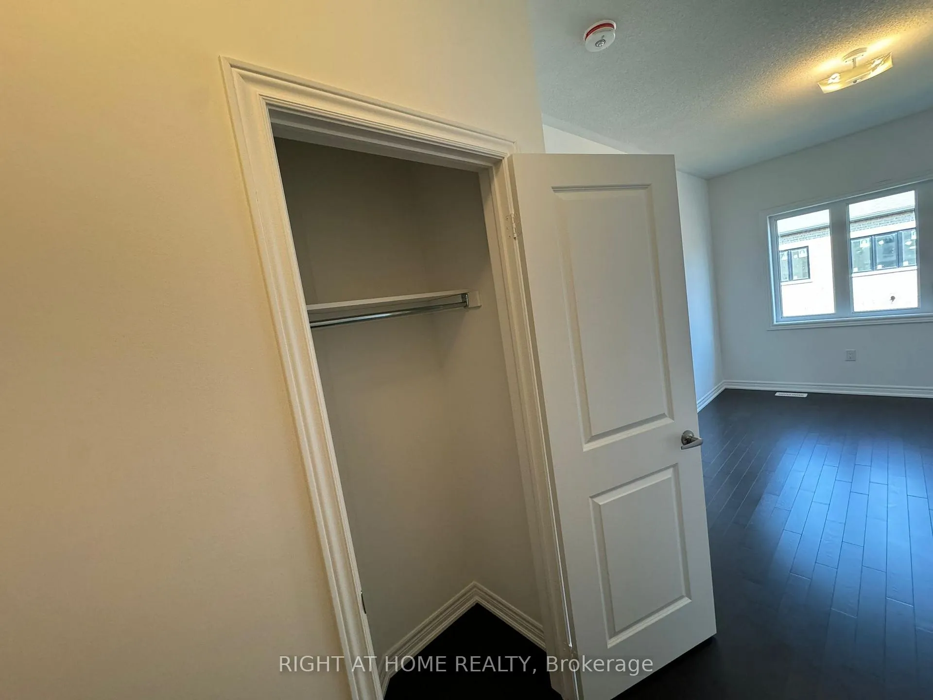 Photo 5 of 60 Singhampton Road, Vaughan, Kleinburg — HOMEH