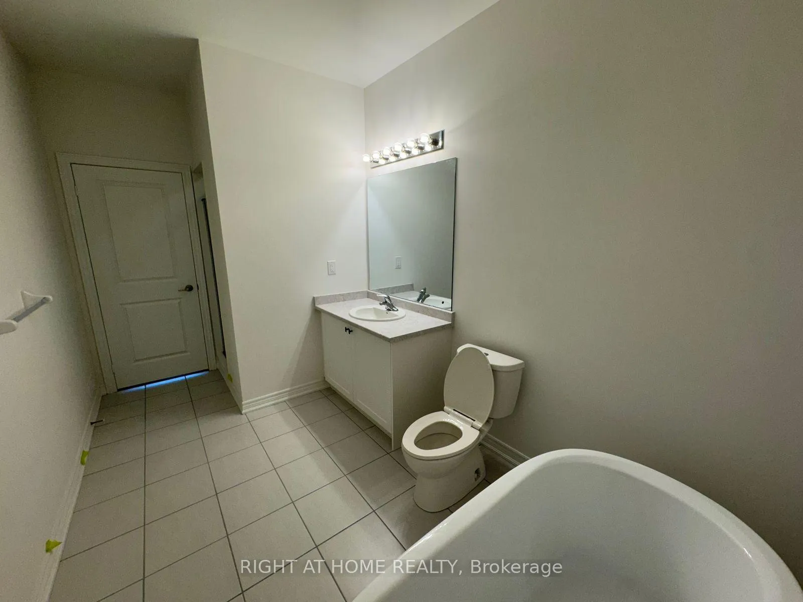 Photo 7 of 60 Singhampton Road, Vaughan, Kleinburg — HOMEH
