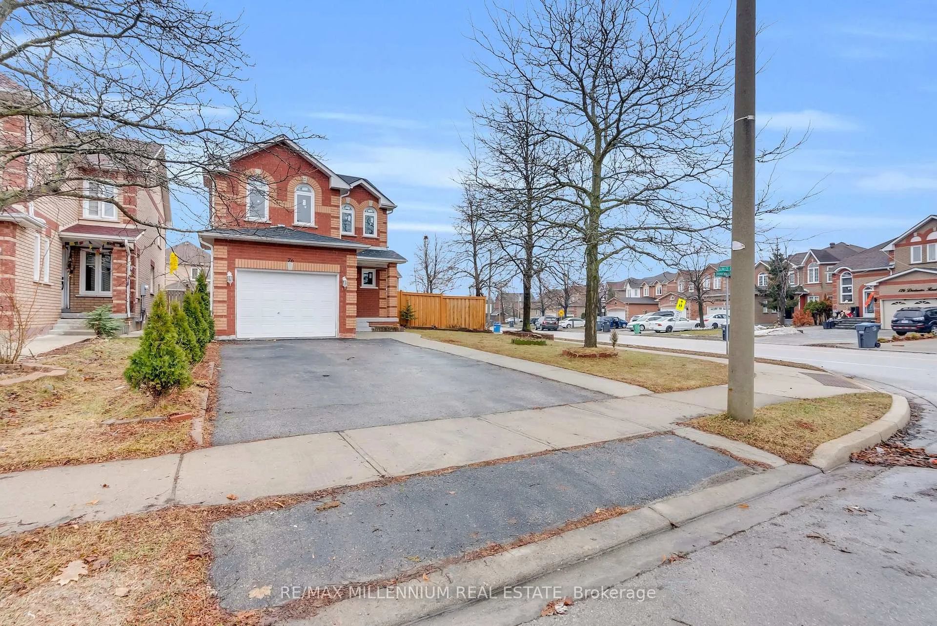 Photo 4 of 76 Sunley Crescent, Brampton, Fletcher's West — HOMEH