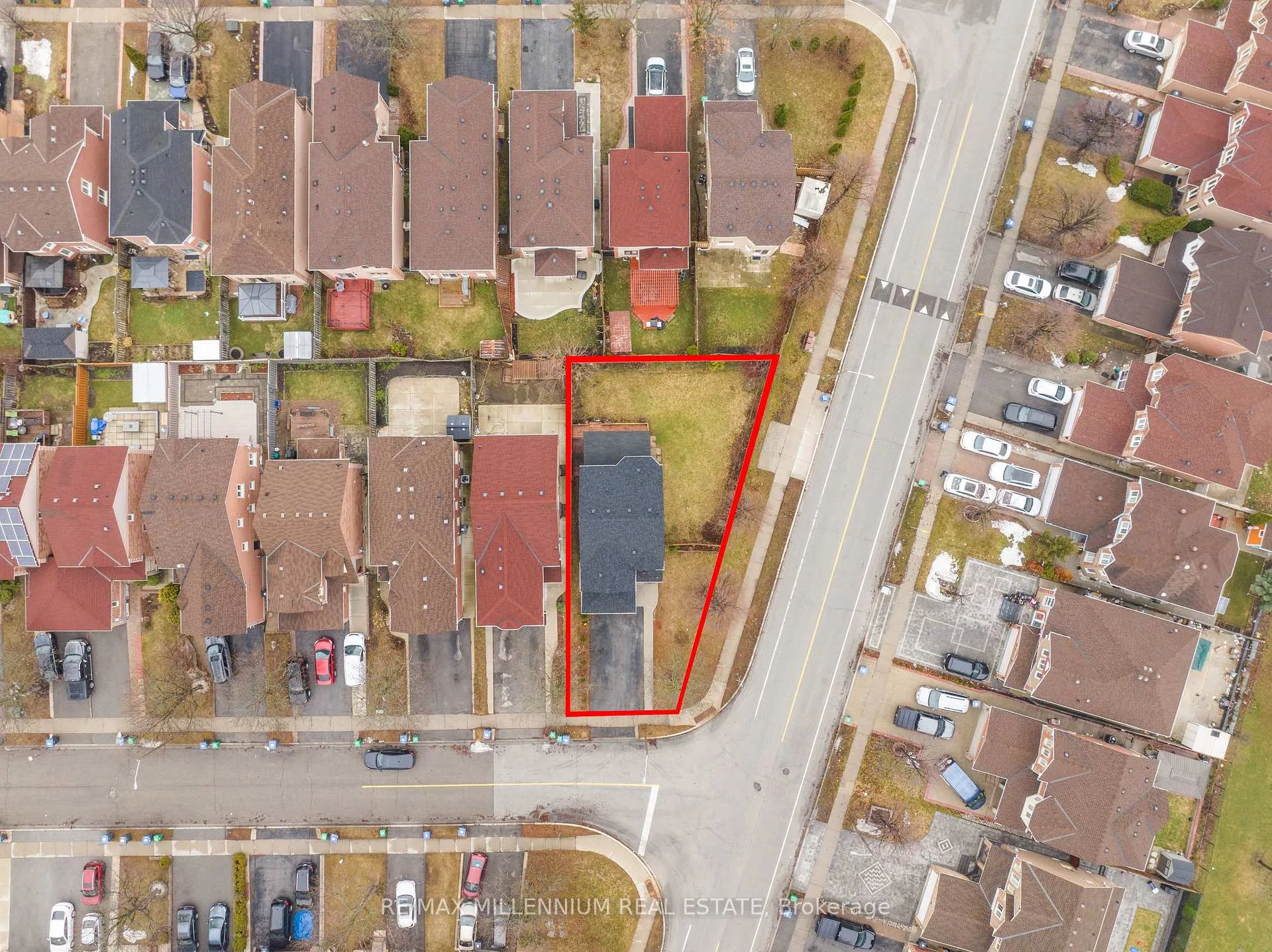 Photo 5 of 76 Sunley Crescent, Brampton, Fletcher's West — HOMEH