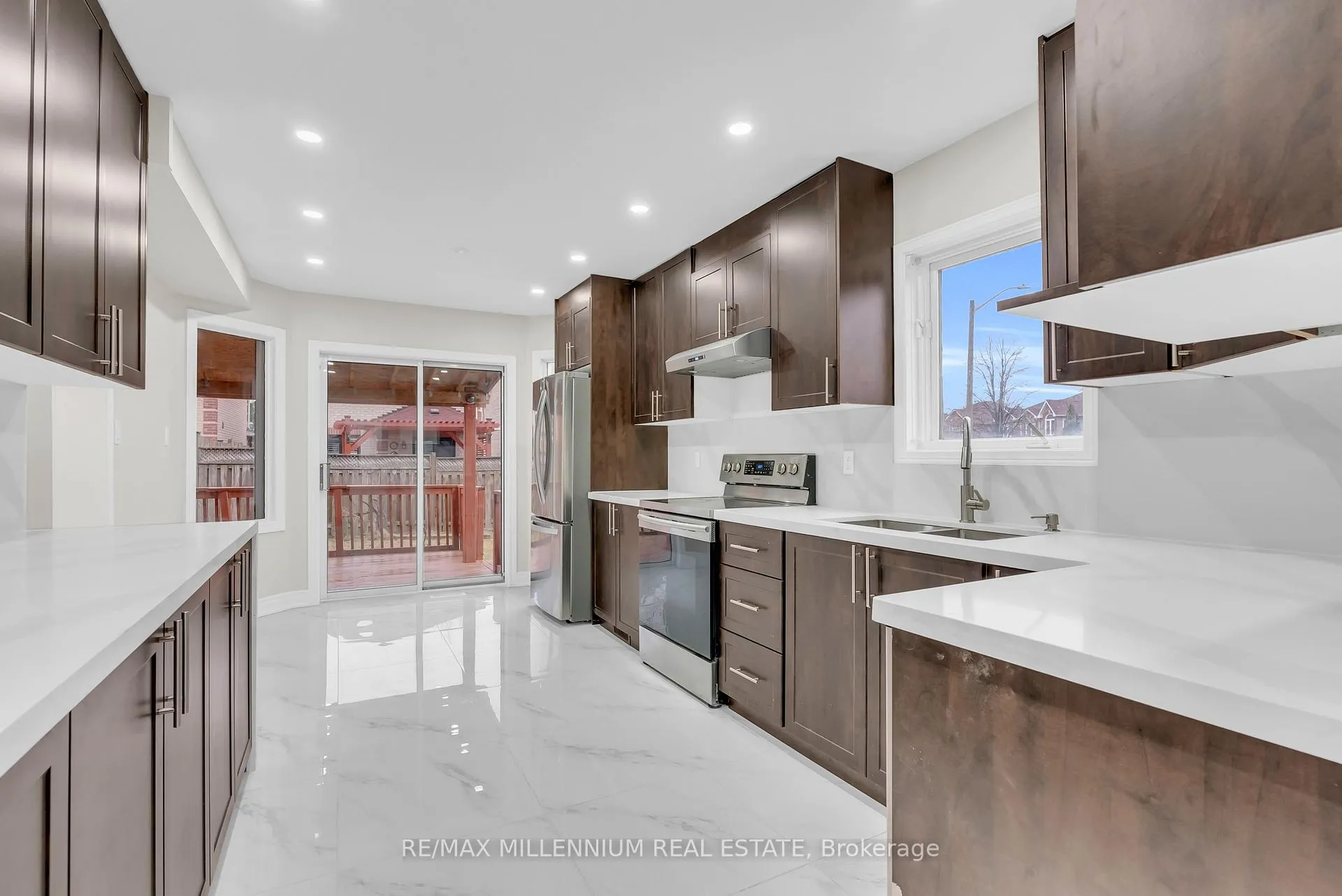Photo 8 of 76 Sunley Crescent, Brampton, Fletcher's West — HOMEH