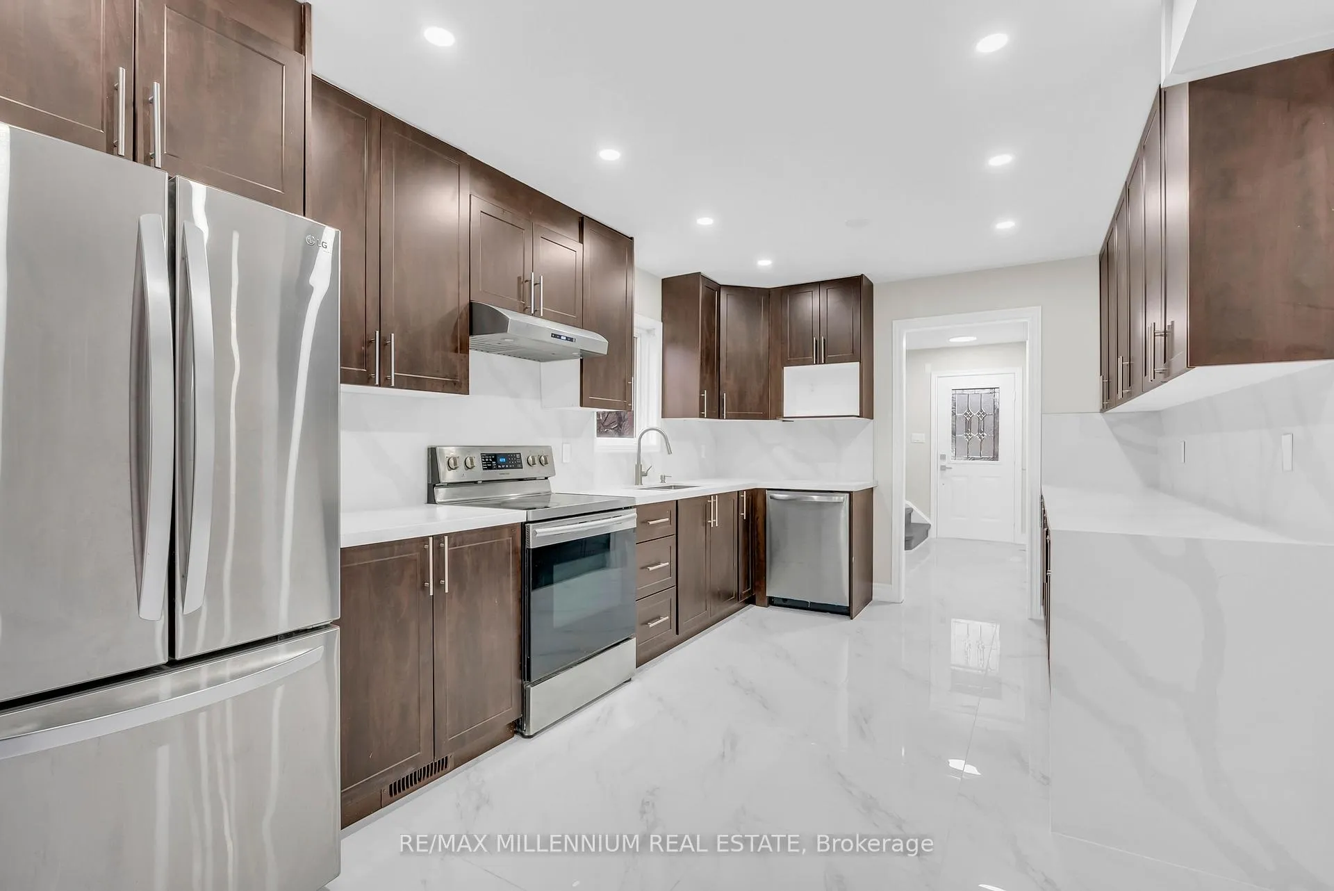 Photo 10 of 76 Sunley Crescent, Brampton, Fletcher's West — HOMEH
