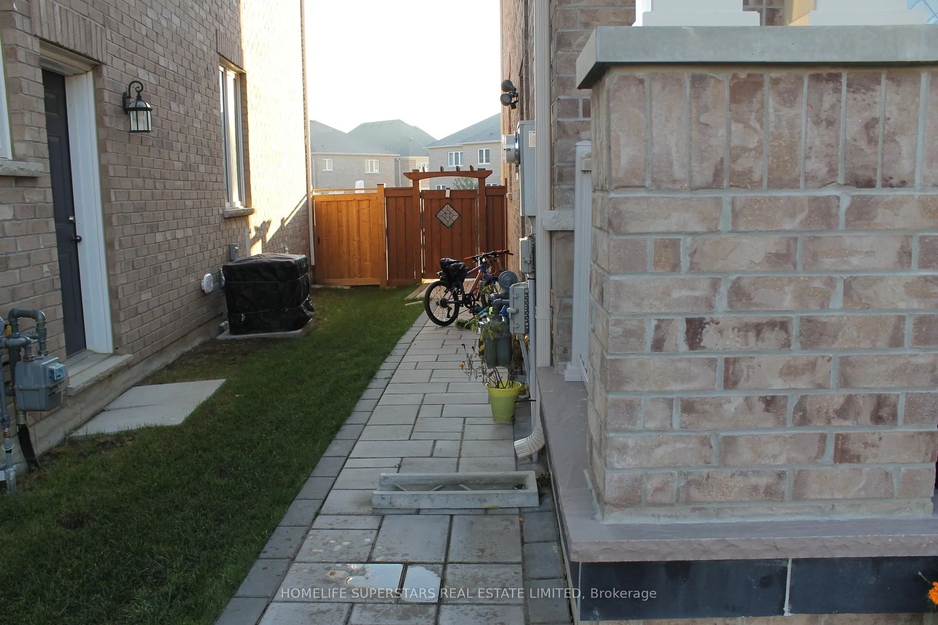 Photo 14 of 21 Iguana Trail, Brampton, Northwest Brampton — HOMEH