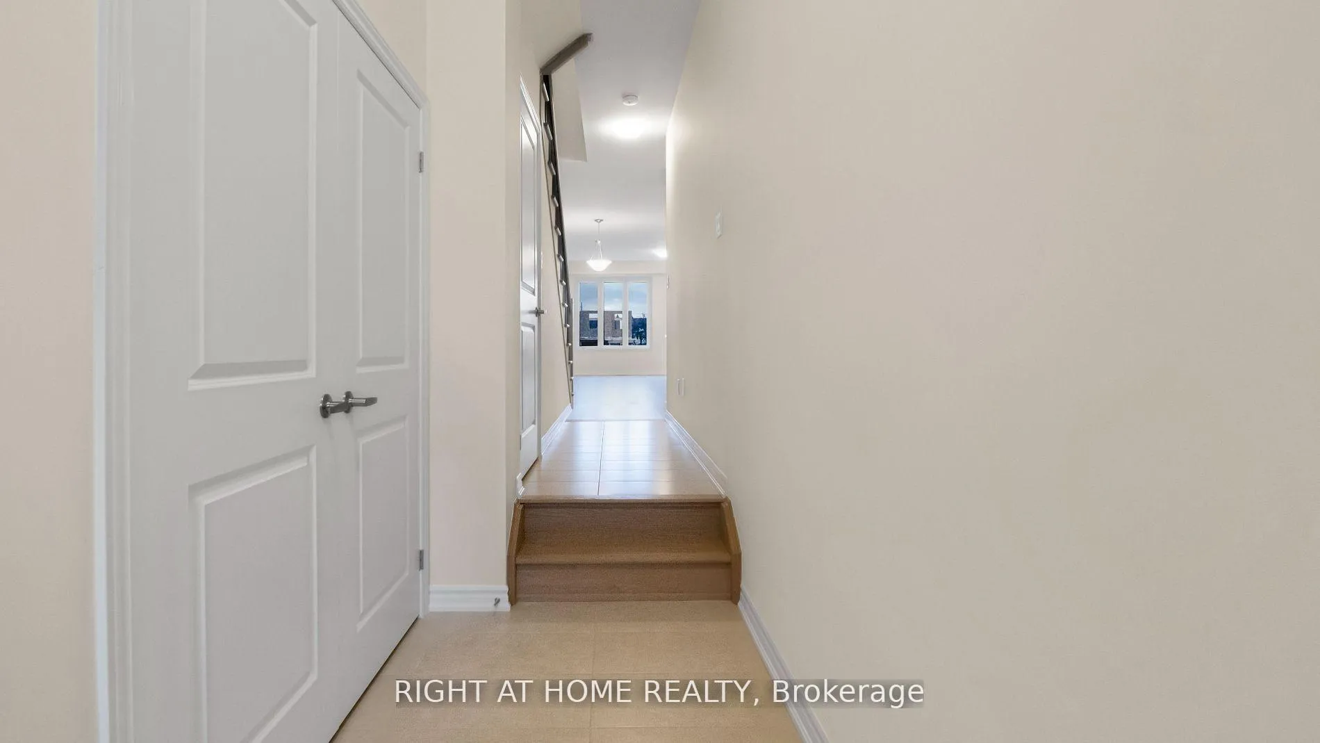 Photo 2 of 1428 Almonte Drive, Burlington, Tyandaga — HOMEH