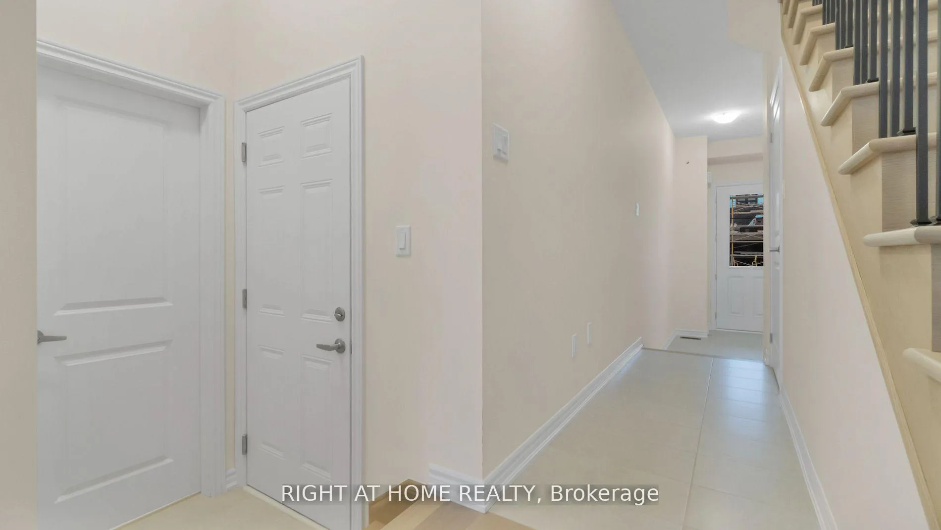Photo 3 of 1428 Almonte Drive, Burlington, Tyandaga — HOMEH