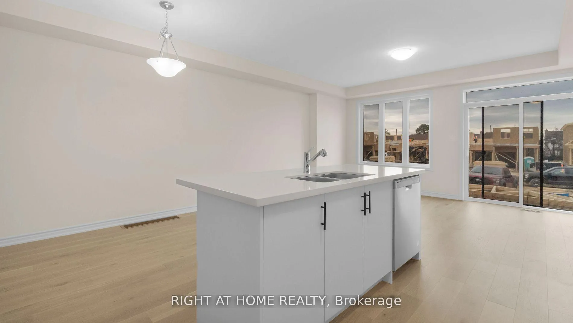 Photo 5 of 1428 Almonte Drive, Burlington, Tyandaga — HOMEH