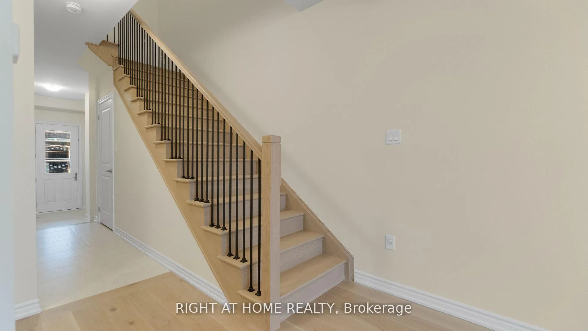 Photo 10 of 1428 Almonte Drive, Burlington, Tyandaga — HOMEH