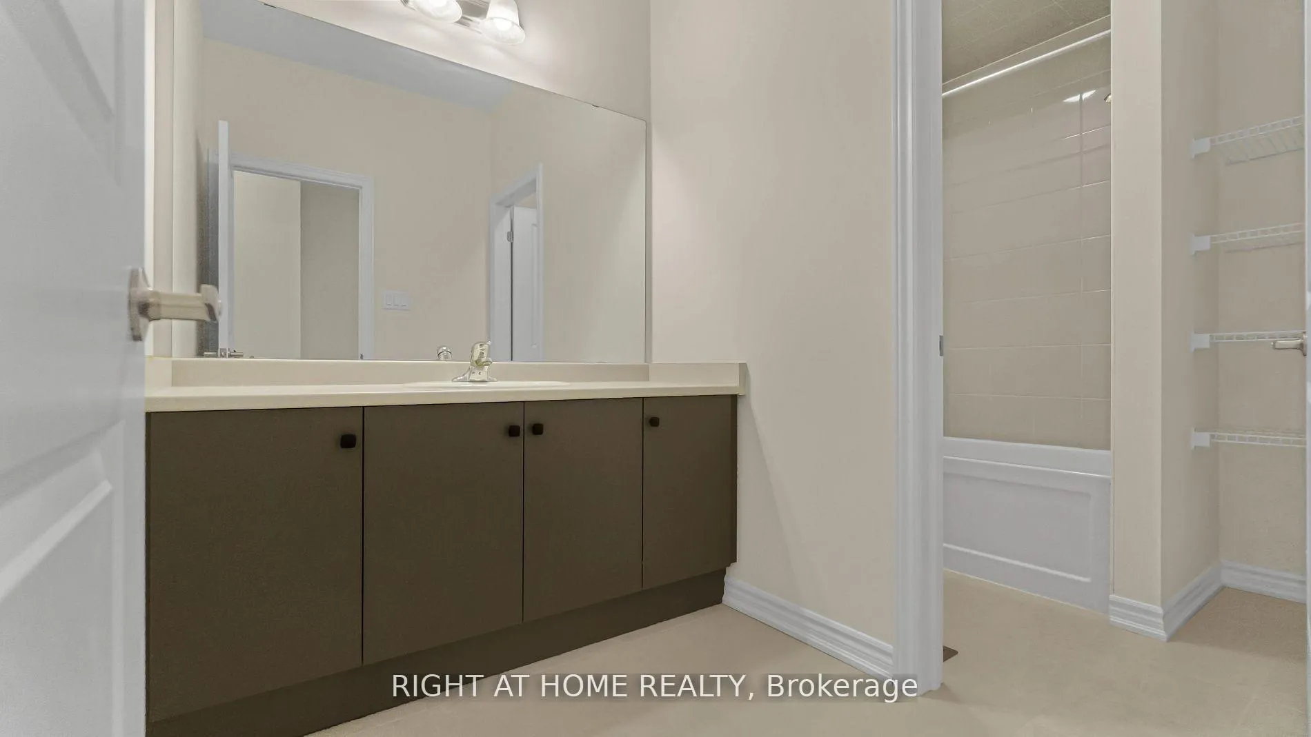 Photo 14 of 1428 Almonte Drive, Burlington, Tyandaga — HOMEH