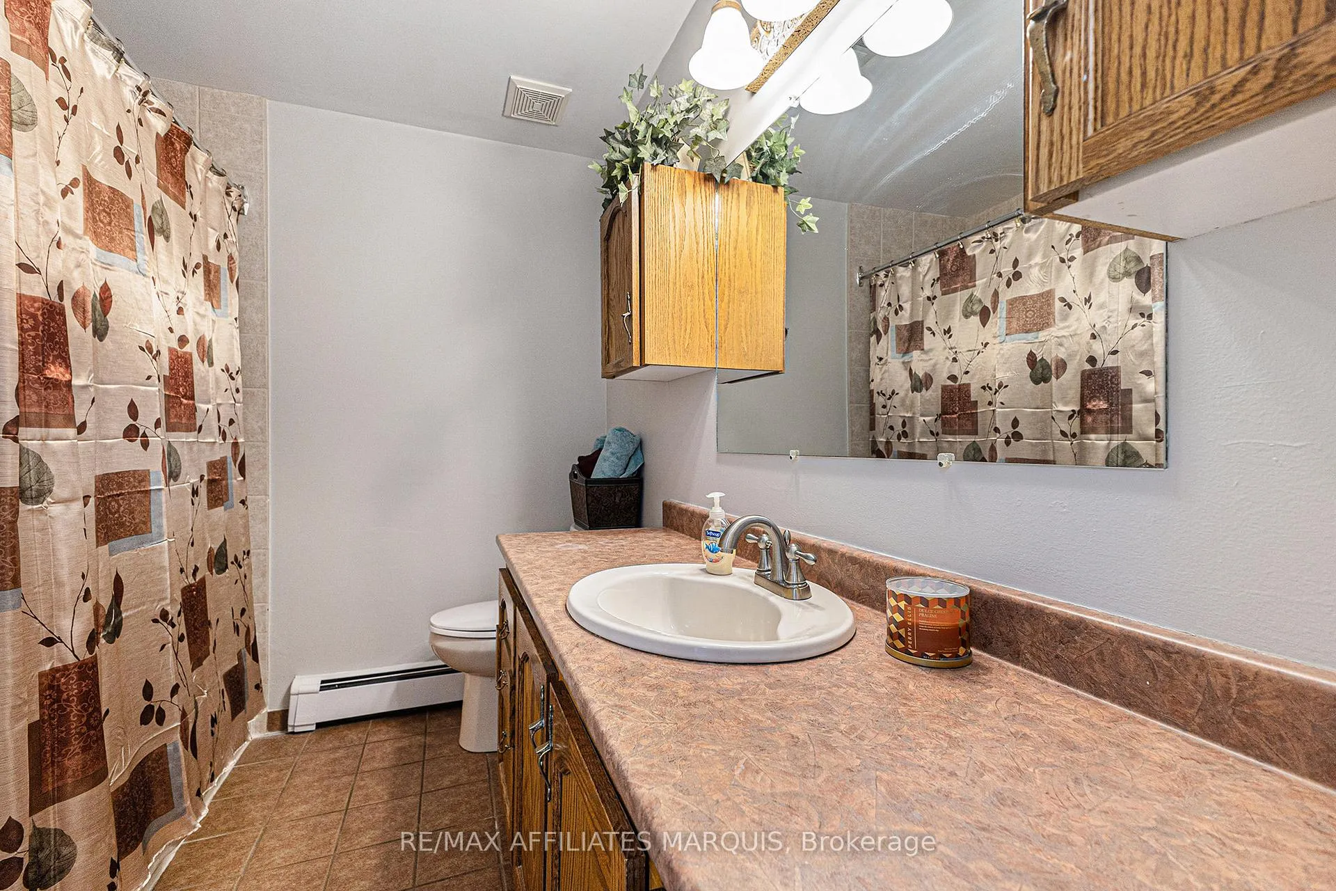 Photo 36 of 74 Colonel By Crescent, Smiths Falls — HOMEH