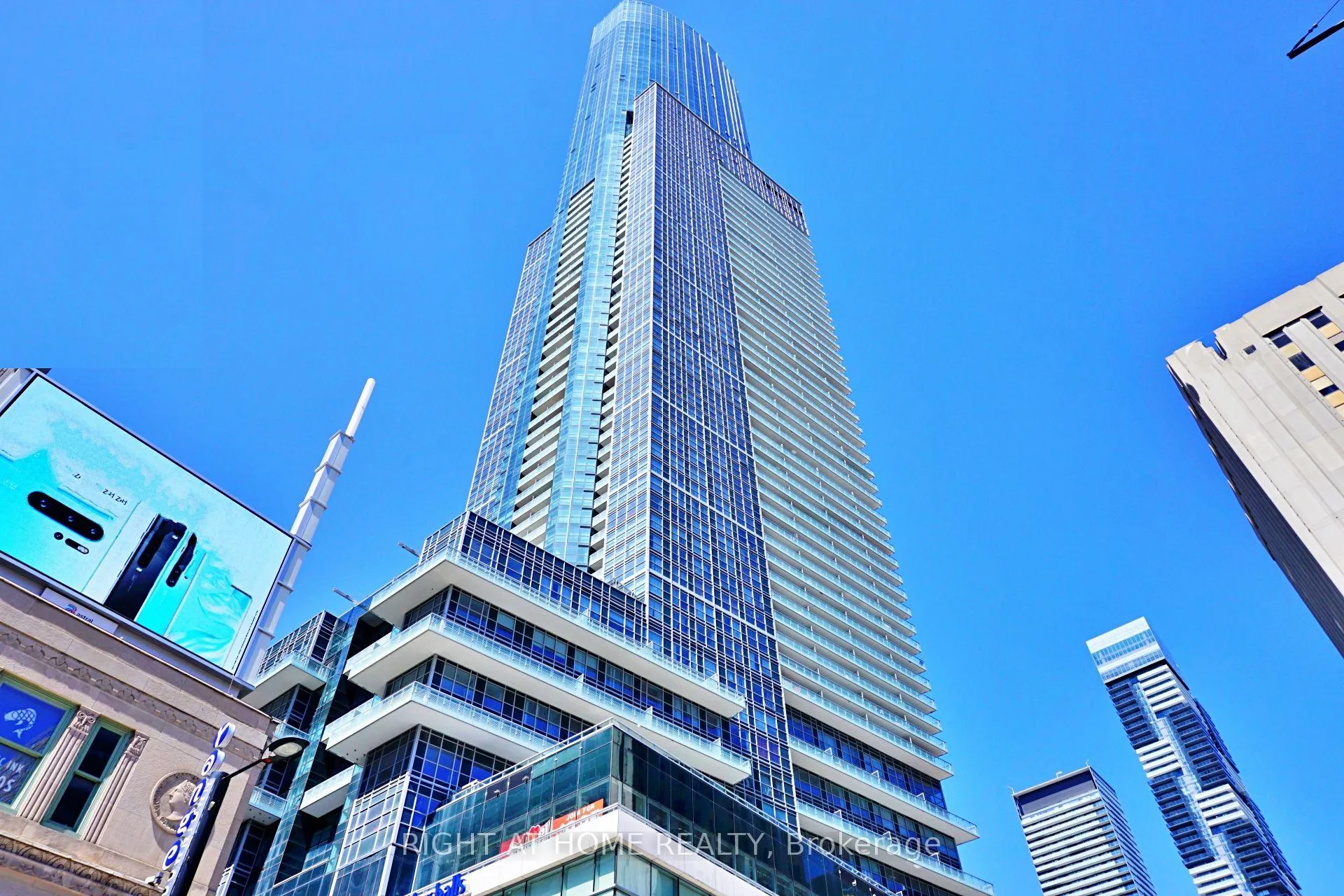 Front of Unit 4207, 386 Yonge Street