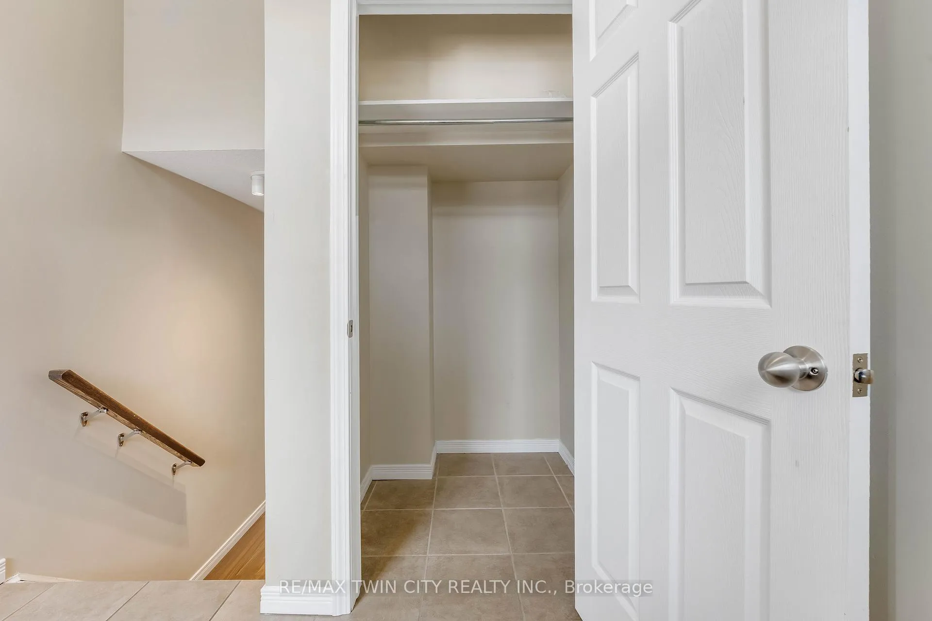 Photo 4 of Unit 9A, 931 Glasgow Street, Kitchener — HOMEH