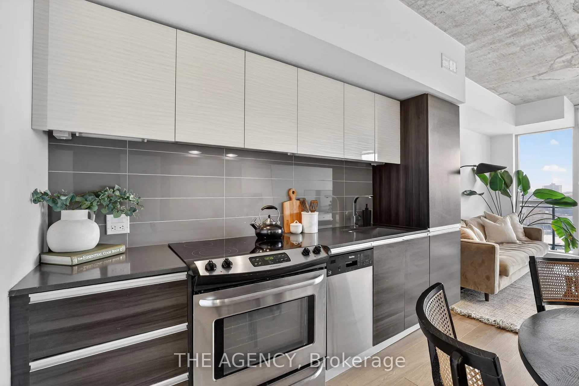 Photo 4 of Unit 710, 20 Minowan Miikan Lane, Toronto, Little Portugal — HOMEH