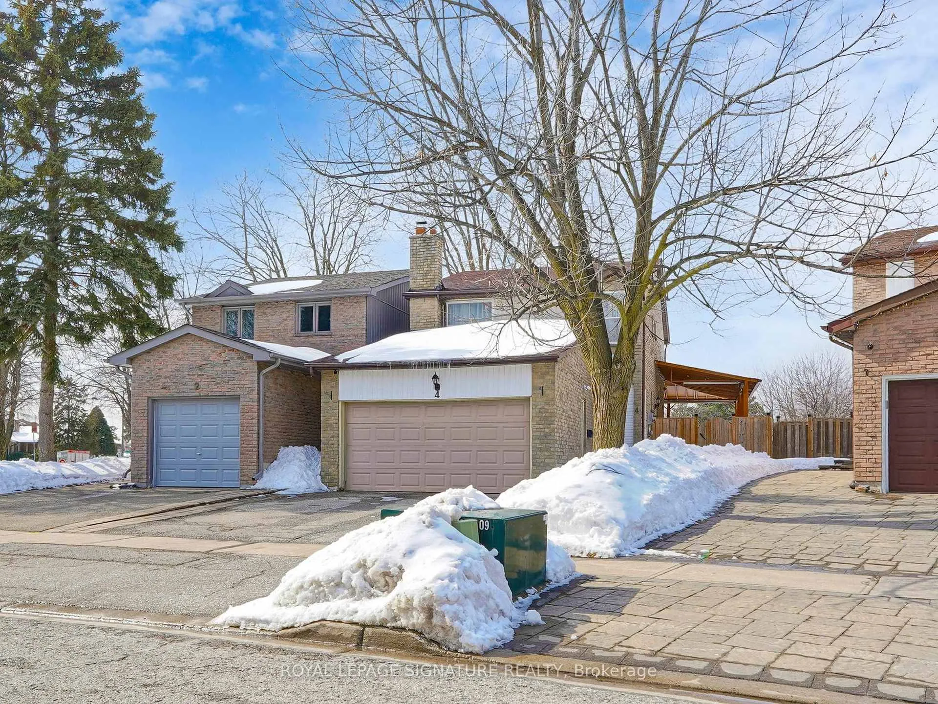 Photo 2 of 4 Fieldview Crescent, Markham, Milliken Mills West — HOMEH