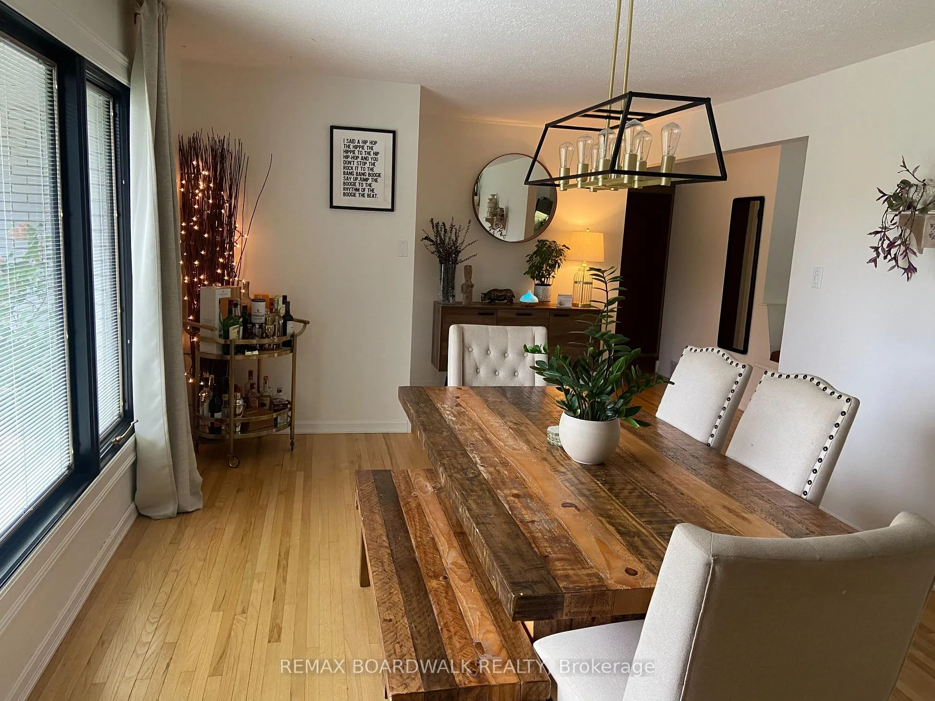 Photo 6 of 1588 Maxime Street, Ottawa, Pineview — HOMEH