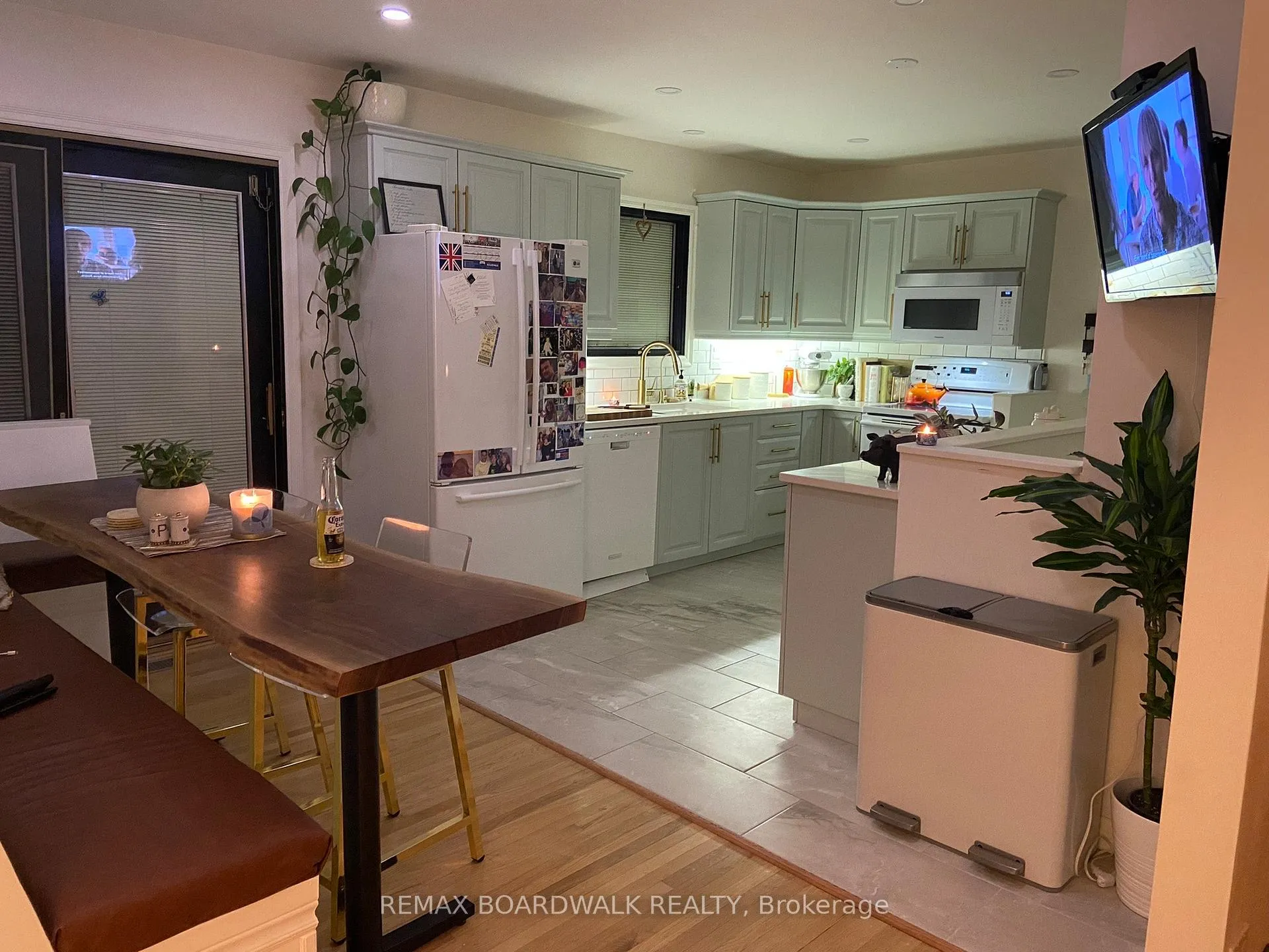 Photo 10 of 1588 Maxime Street, Ottawa, Pineview — HOMEH