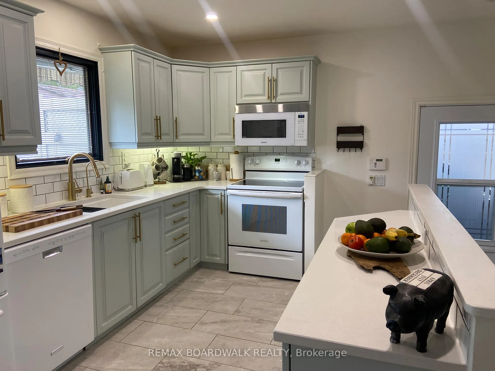 Photo 11 of 1588 Maxime Street, Ottawa, Pineview — HOMEH