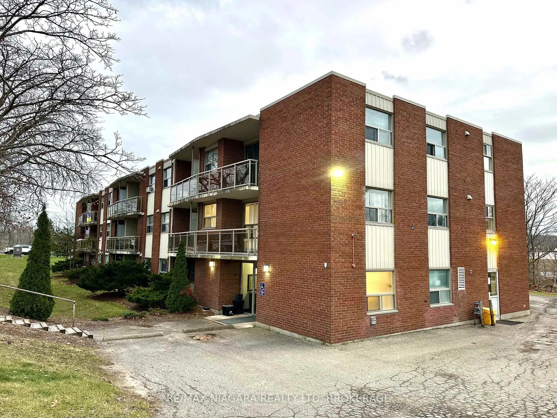 Photo 1 of Unit 301, 7 Riverview Boulevard, St. Catharines, Glendale/Glenridge — HOMEH
