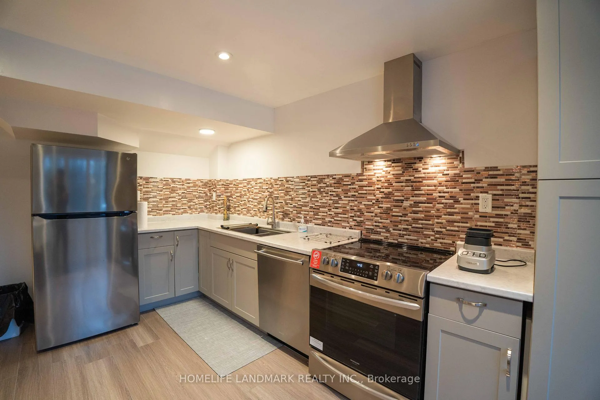 Photo 5 of Unit Bsmt, 48 Sir Stevens Drive, Vaughan, Patterson — HOMEH