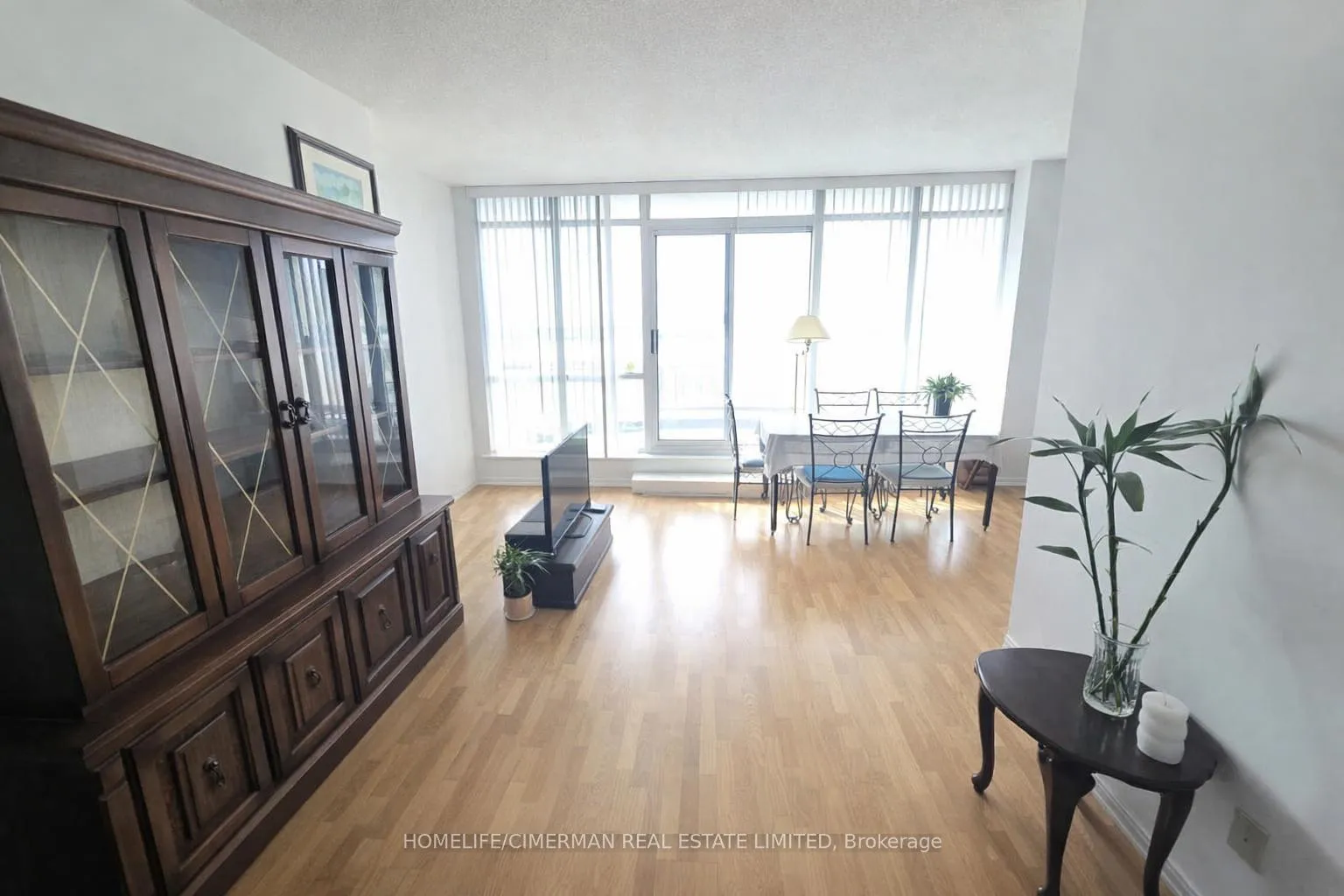 Photo 3 of Unit 711, 219 Fort York Boulevard, Toronto, Niagara — HOMEH