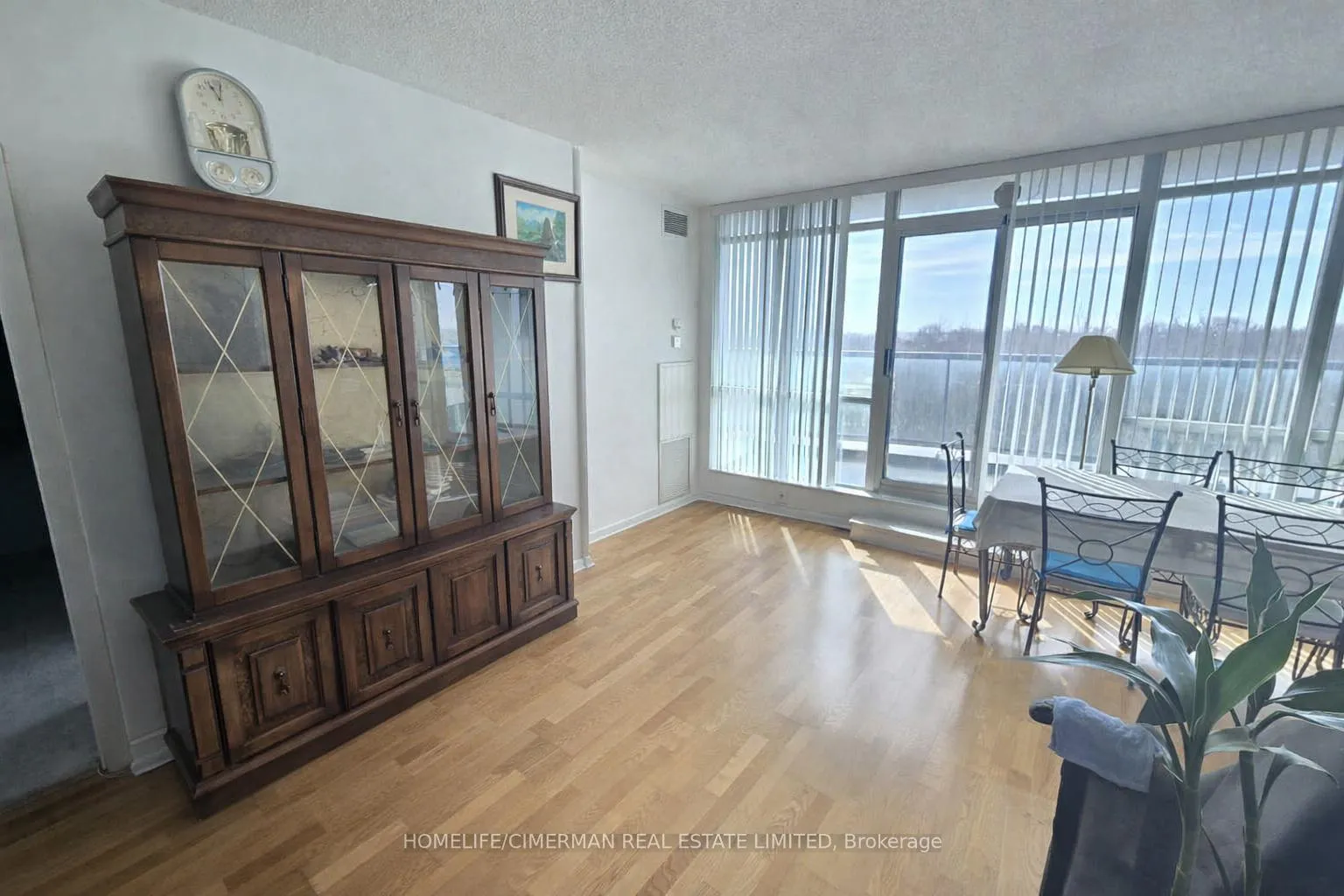 Photo 5 of Unit 711, 219 Fort York Boulevard, Toronto, Niagara — HOMEH