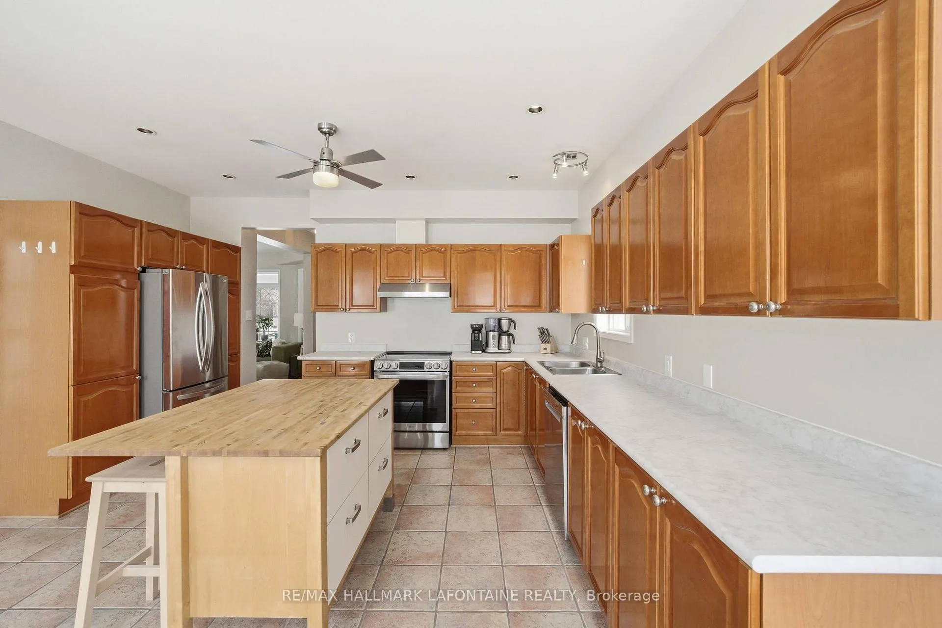 Photo 10 of 60 Hemlo Crescent, Ottawa, Kanata - Kanata Lakes/Heritage Hills — HOMEH