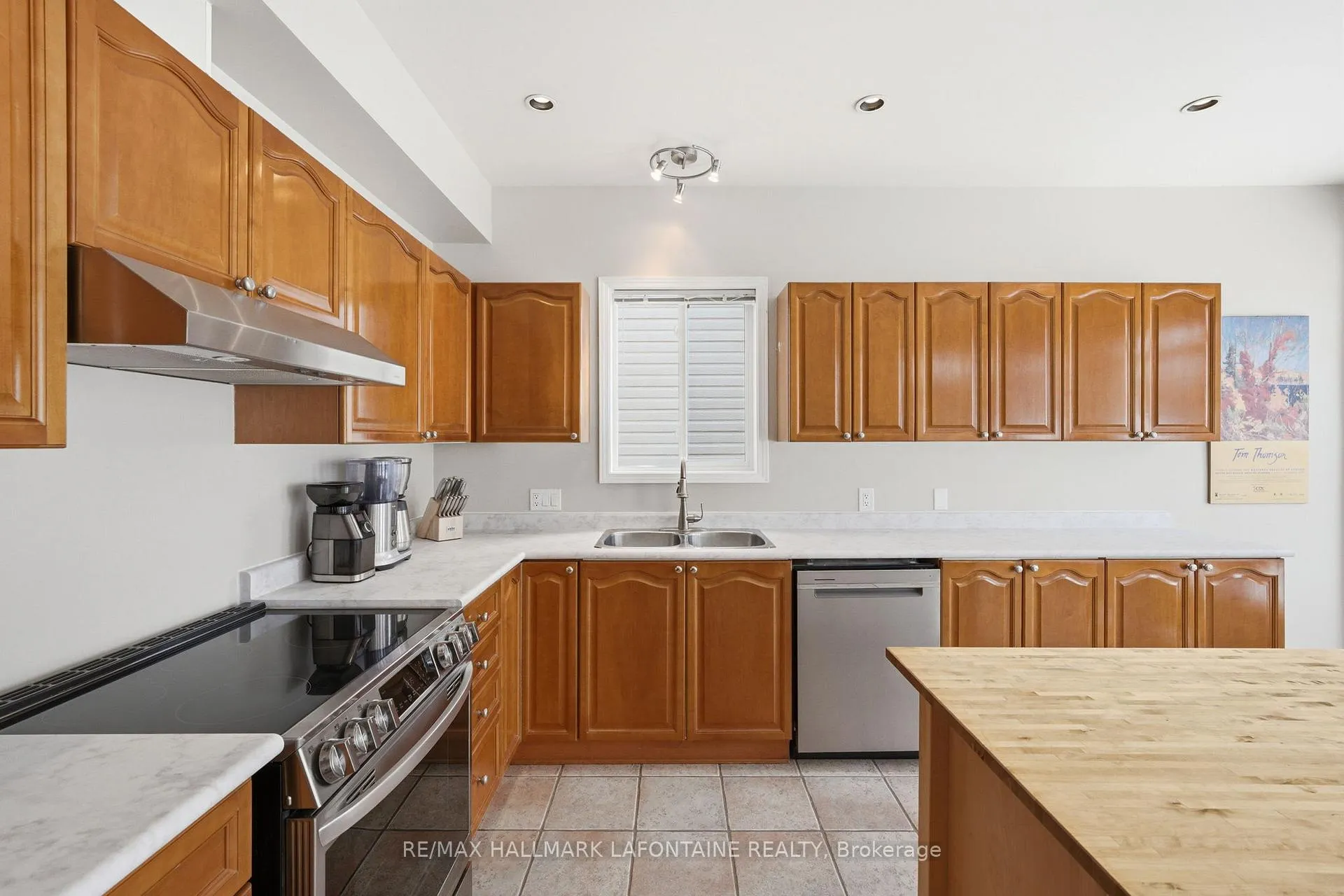 Photo 11 of 60 Hemlo Crescent, Ottawa, Kanata - Kanata Lakes/Heritage Hills — HOMEH