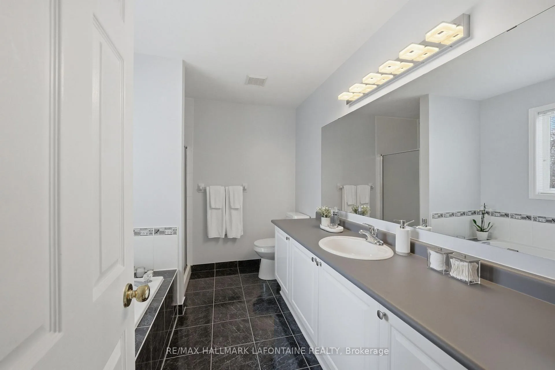 Photo 17 of 60 Hemlo Crescent, Ottawa, Kanata - Kanata Lakes/Heritage Hills — HOMEH