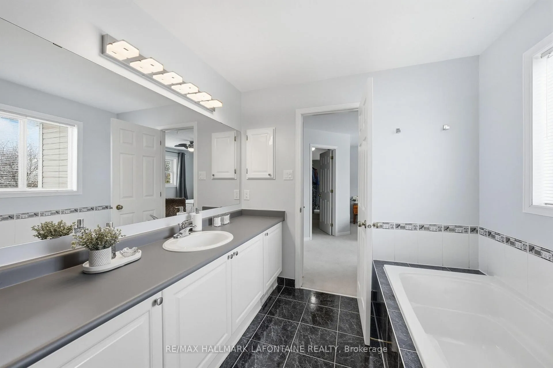 Photo 18 of 60 Hemlo Crescent, Ottawa, Kanata - Kanata Lakes/Heritage Hills — HOMEH