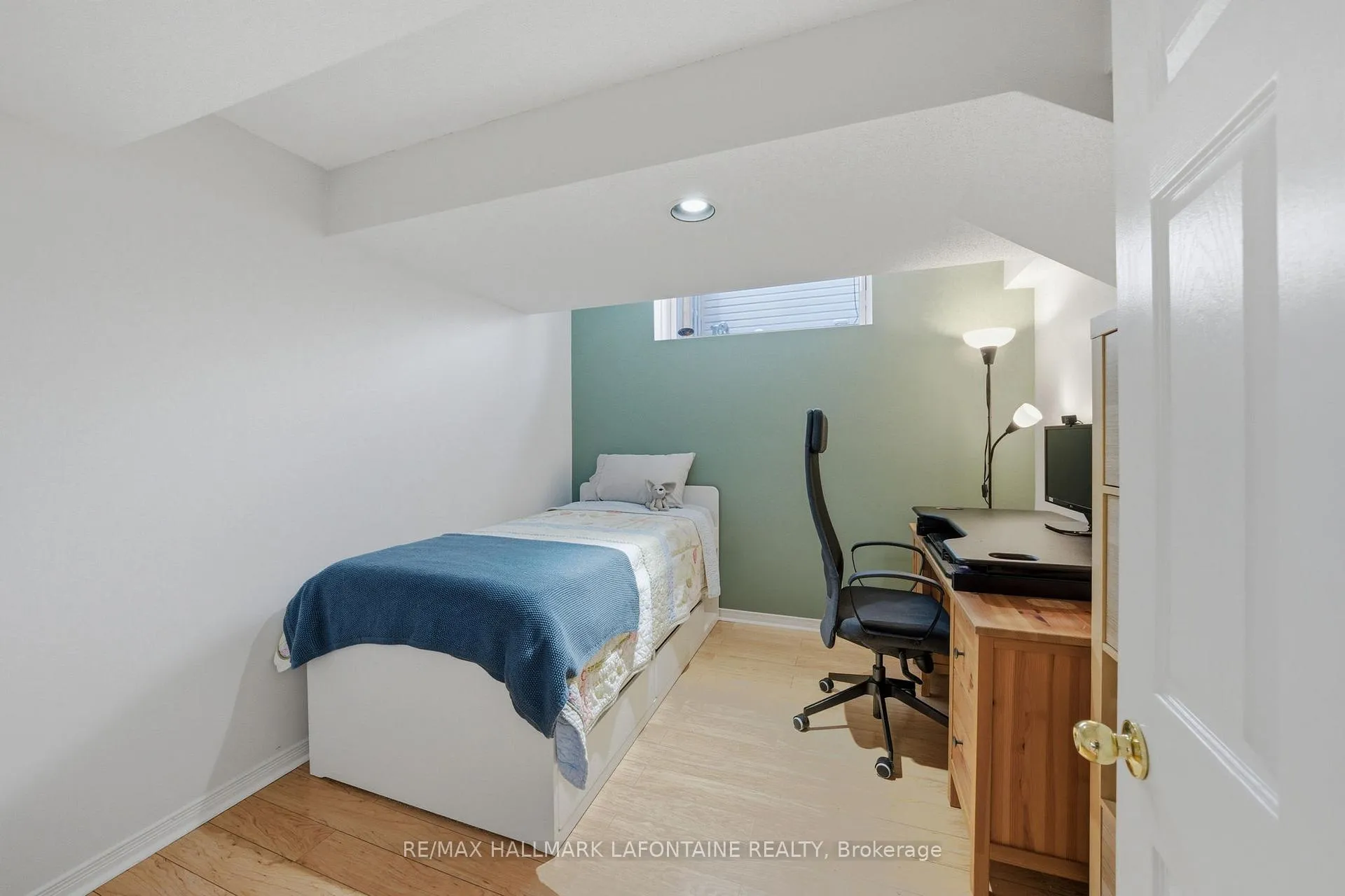Photo 27 of 60 Hemlo Crescent, Ottawa, Kanata - Kanata Lakes/Heritage Hills — HOMEH