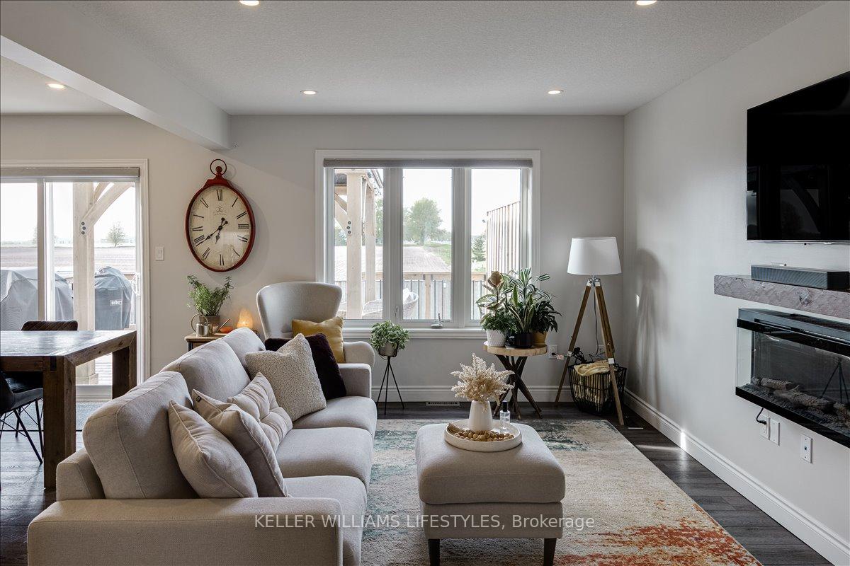 Photo 9 of 100 Gilmour Drive, Lucan Biddulph, Lucan — HOMEH