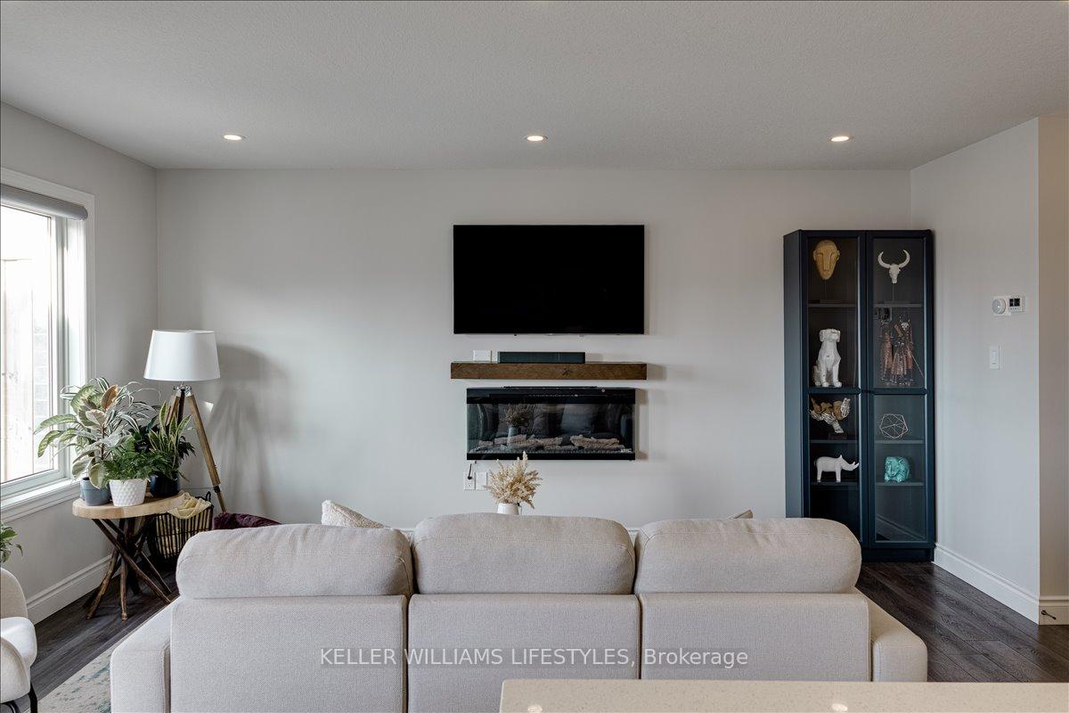 Photo 14 of 100 Gilmour Drive, Lucan Biddulph, Lucan — HOMEH