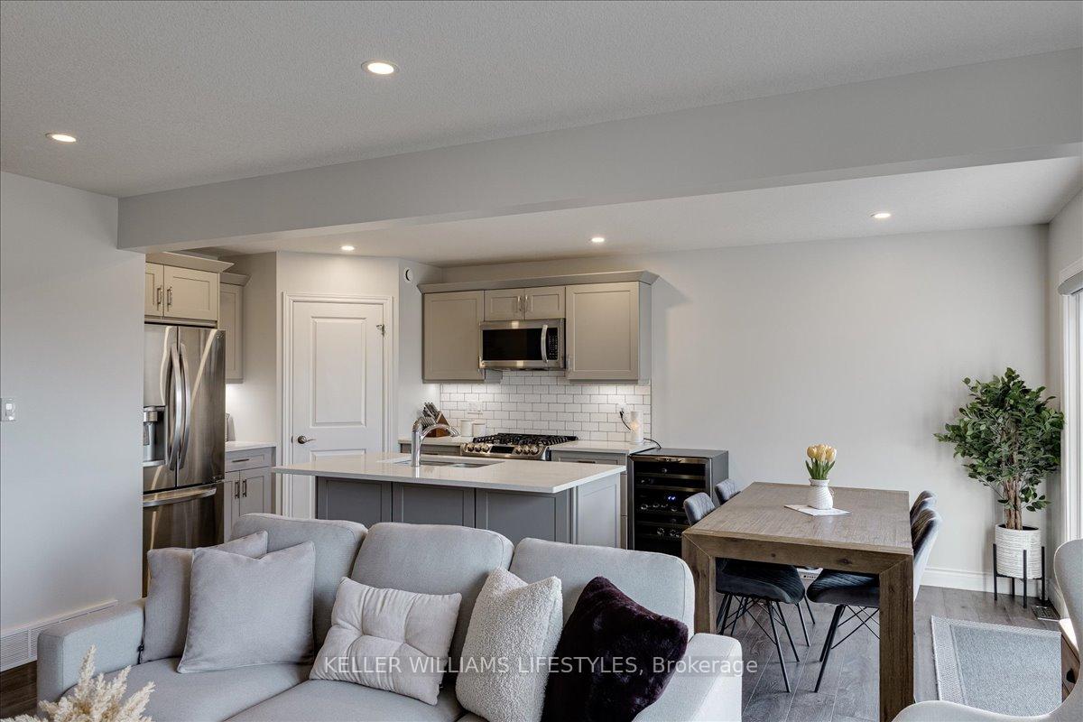 Photo 17 of 100 Gilmour Drive, Lucan Biddulph, Lucan — HOMEH