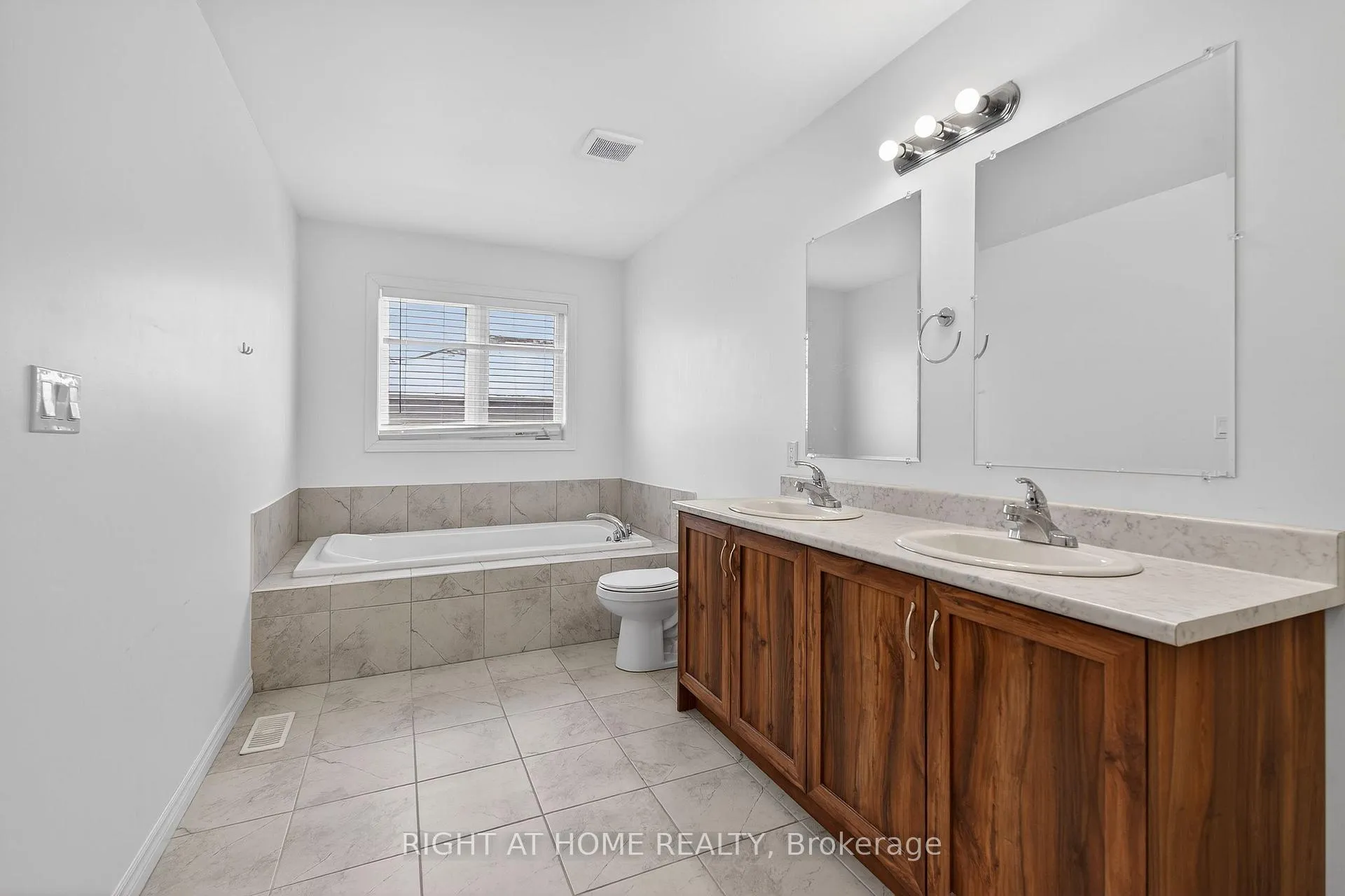 Photo 21 of 73 Brennan Crescent, Loyalist, Odessa — HOMEH