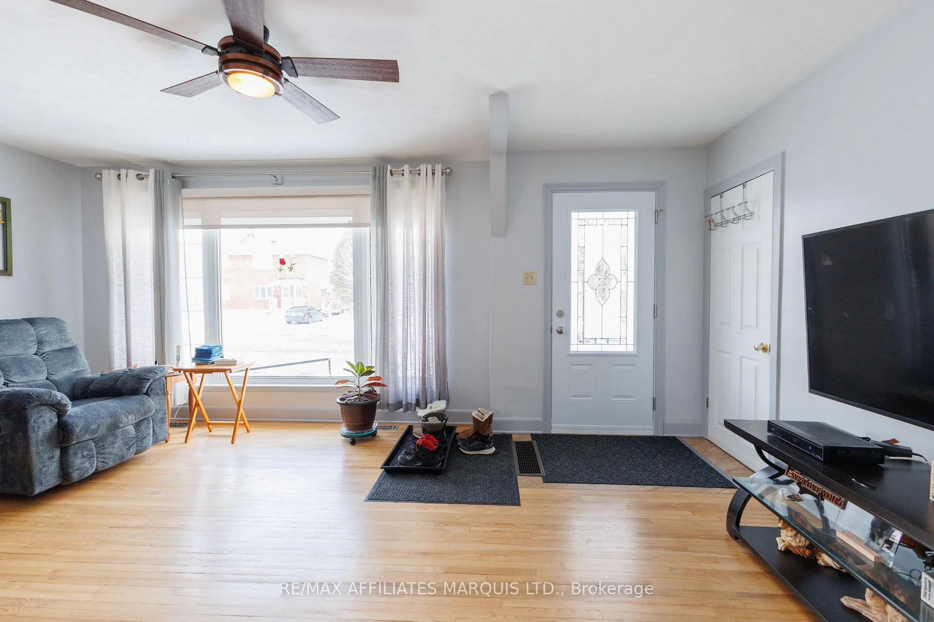 Photo 3 of 1220 Caswell Crescent, Cornwall — HOMEH