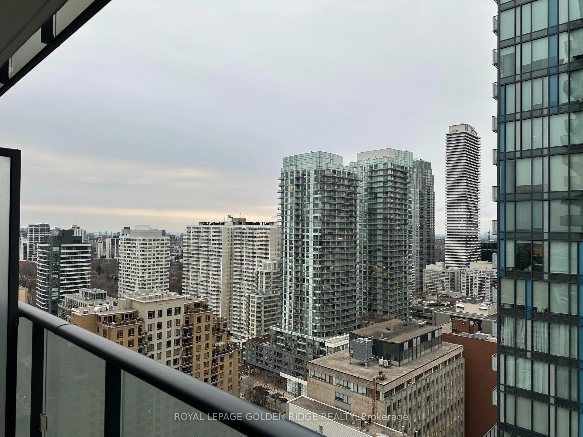 Photo 4 of Unit 2411, 185 Roehampton Avenue, Toronto, Mount Pleasant East — HOMEH